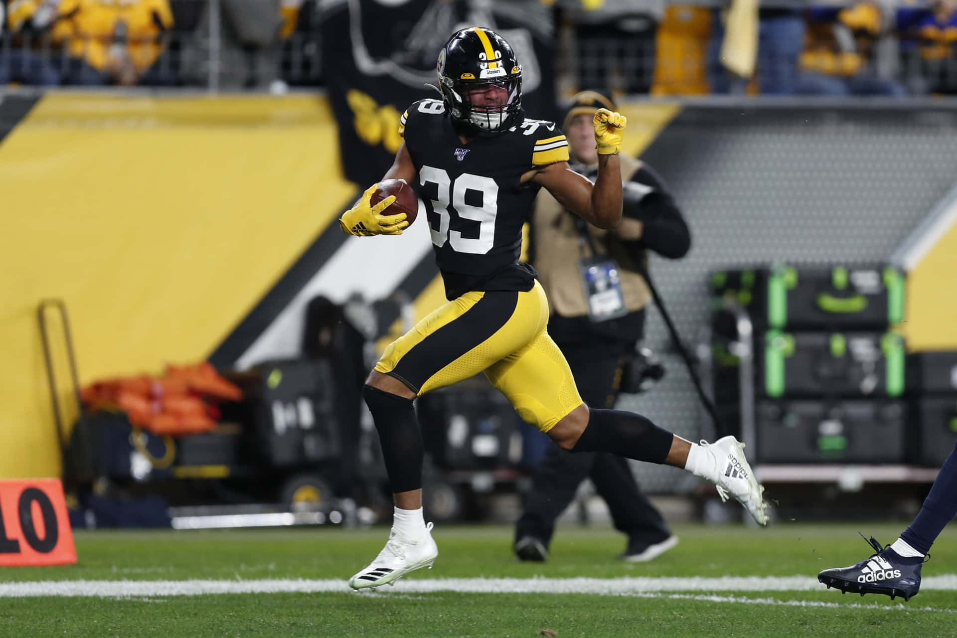 Minkah Fitzpatrick Touchdown Pittsburgh Steelers Background