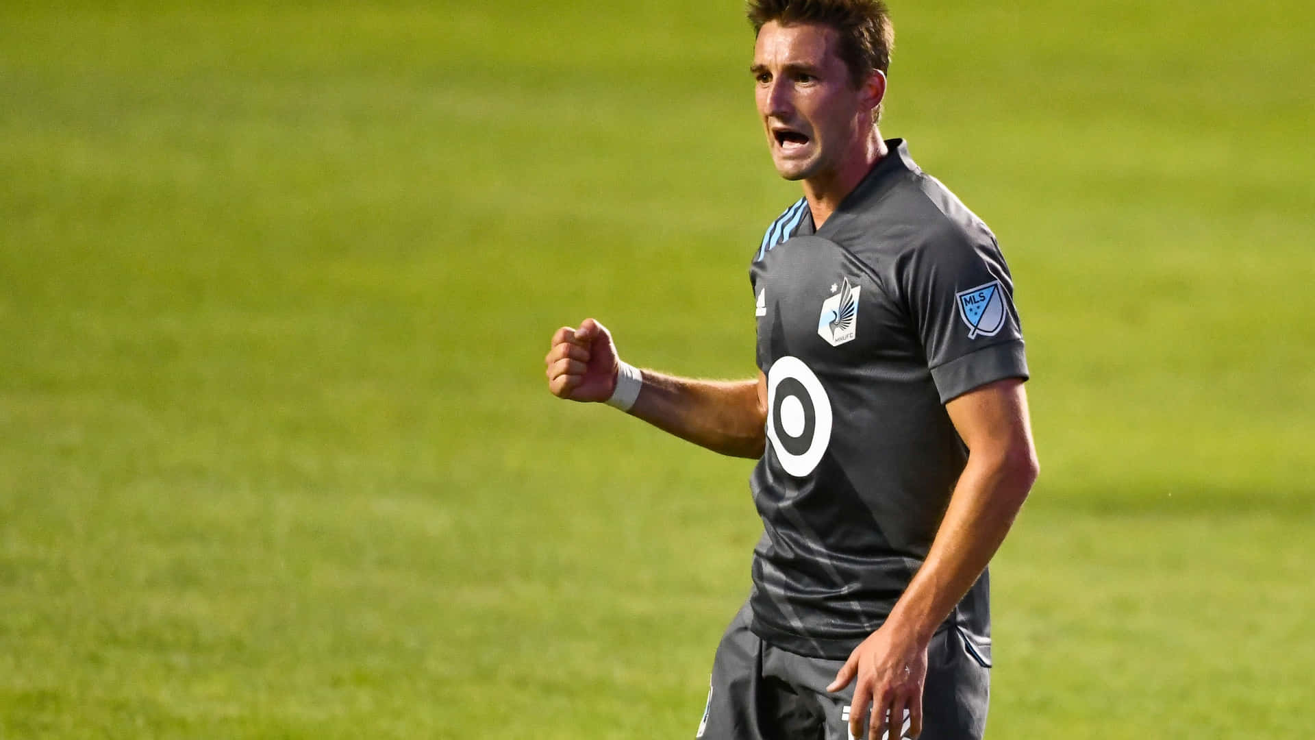 Minnesota United Fc Midfielder Ethan Finlay Background