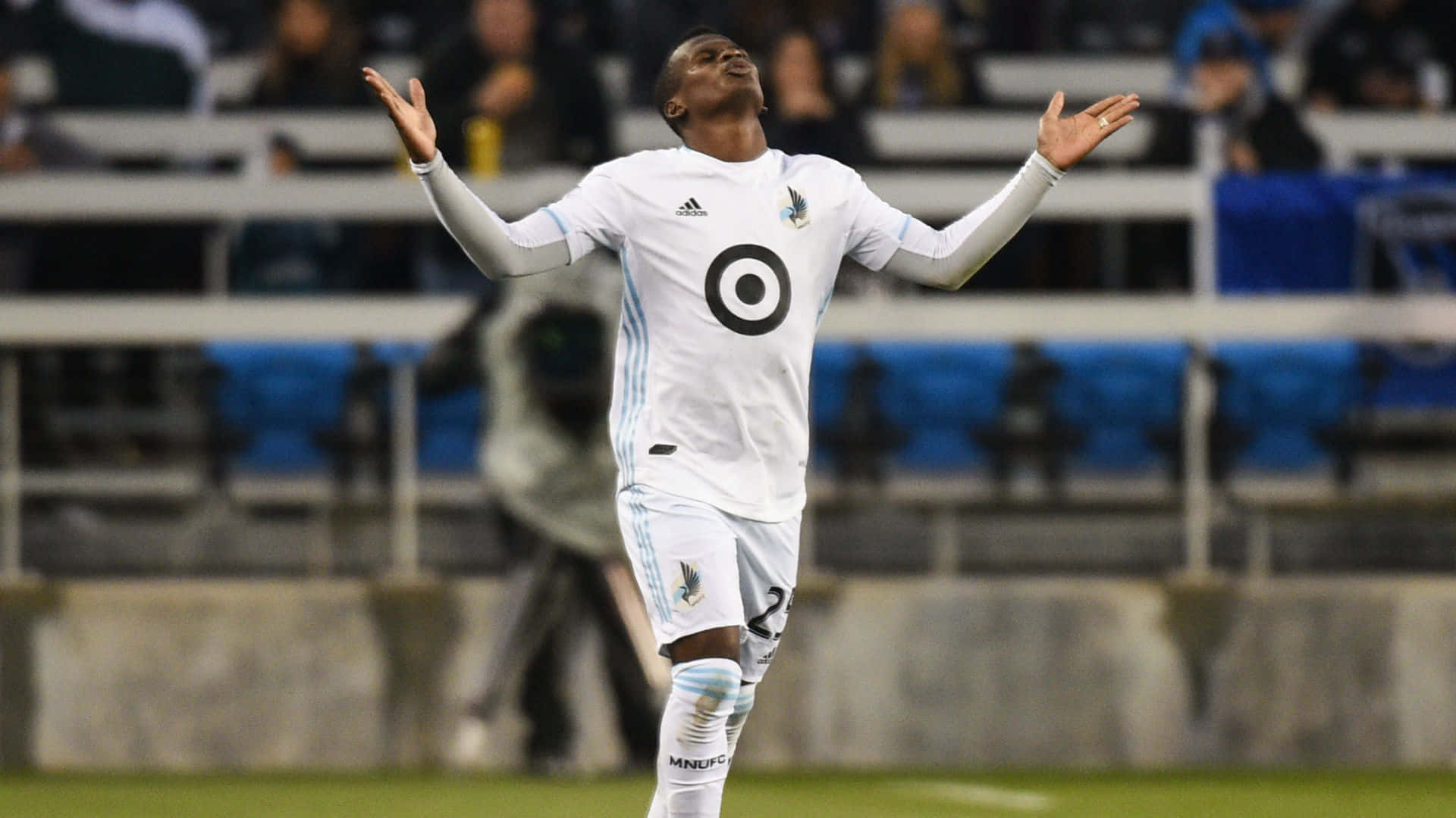 Minnesota United Fc's Darwin Quintero Background