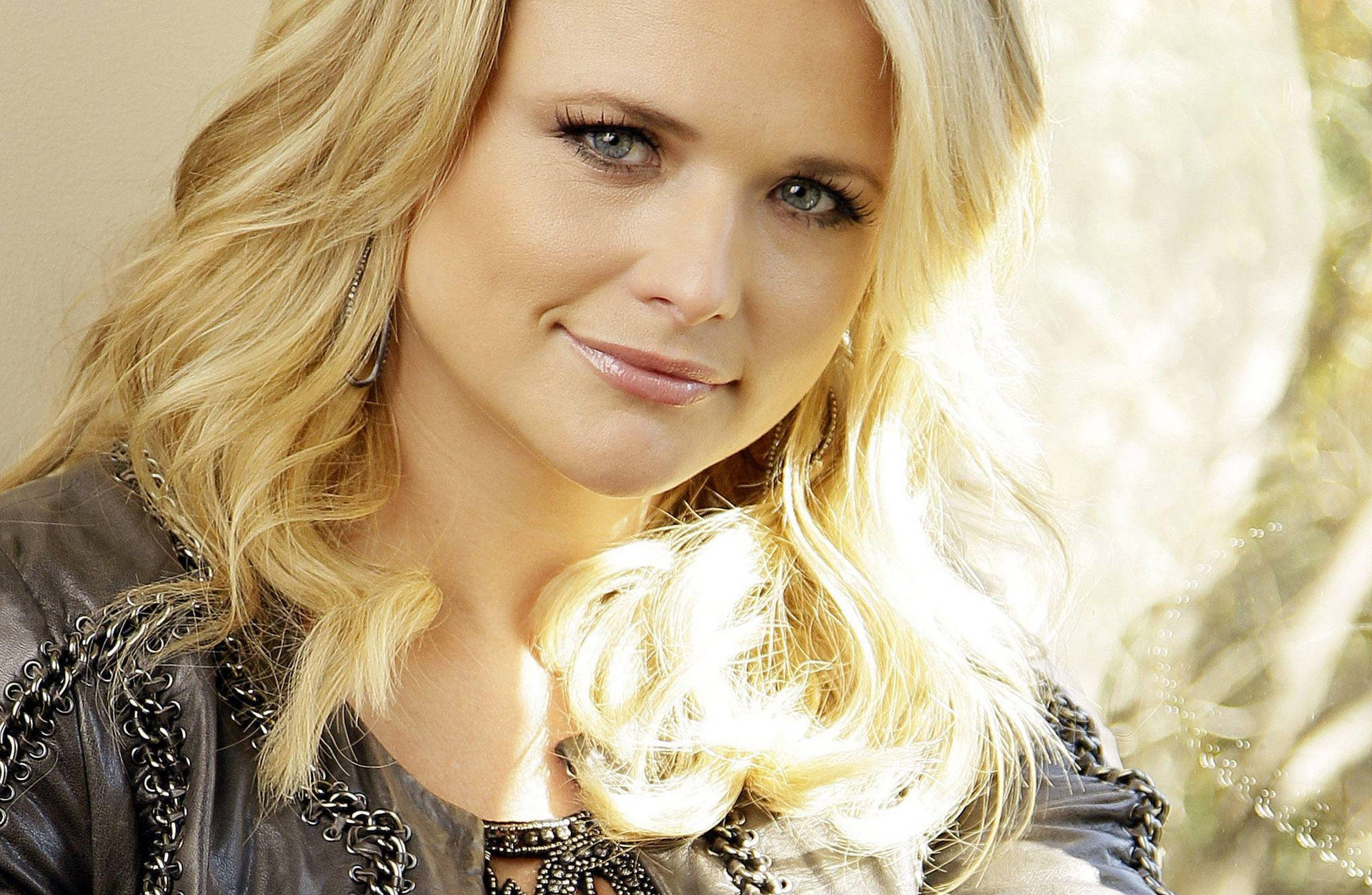 Miranda Lambert Bright Sunlight Background