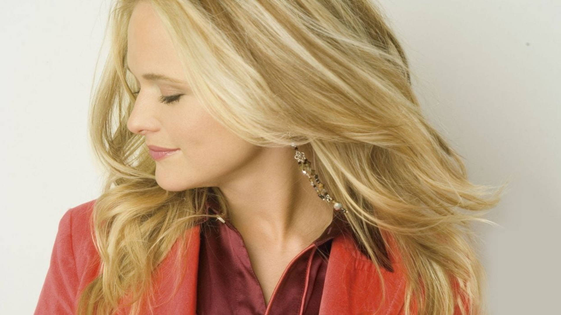 Miranda Lambert Side Profile