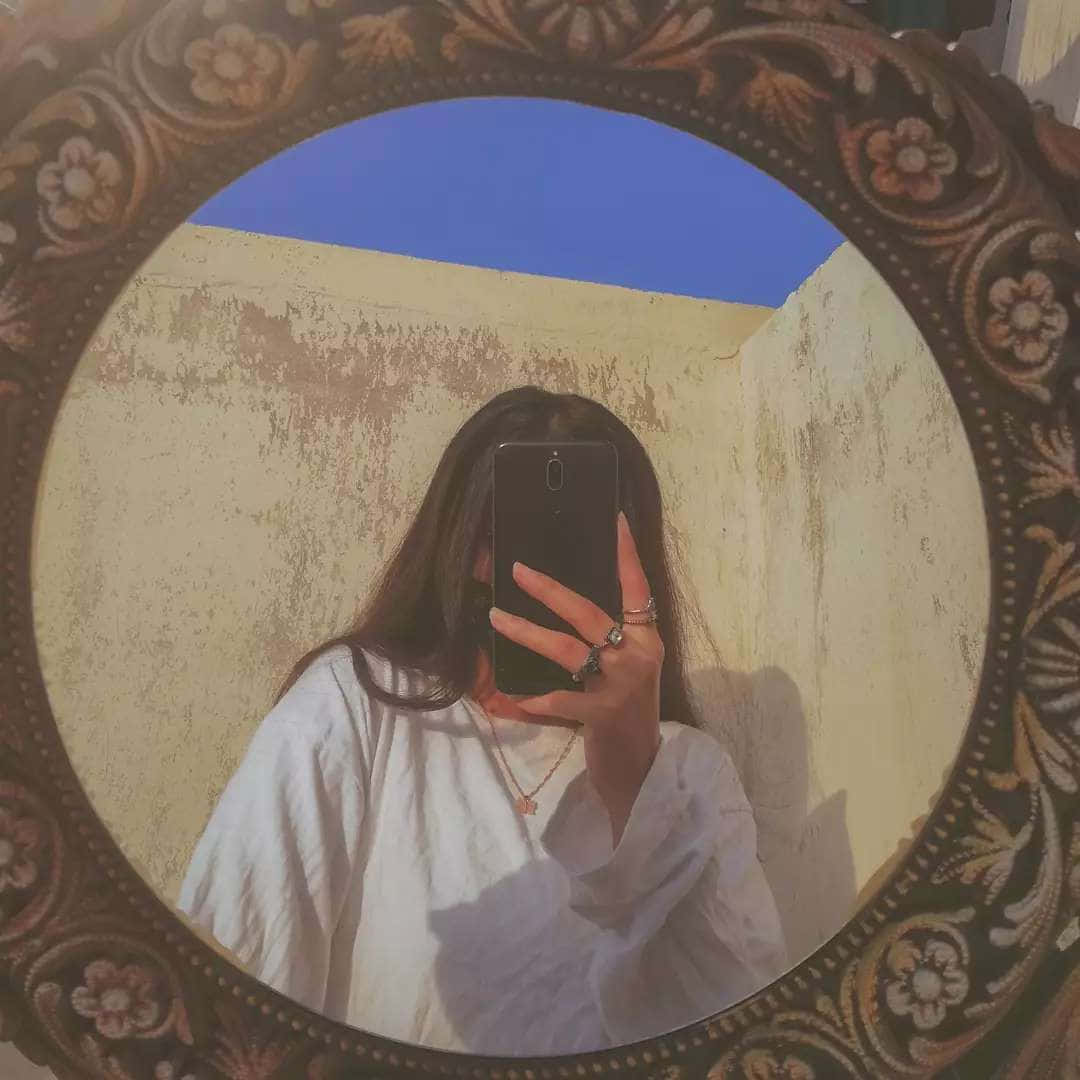 Mirror Selfie_ Pretty Girl Aesthetic Background