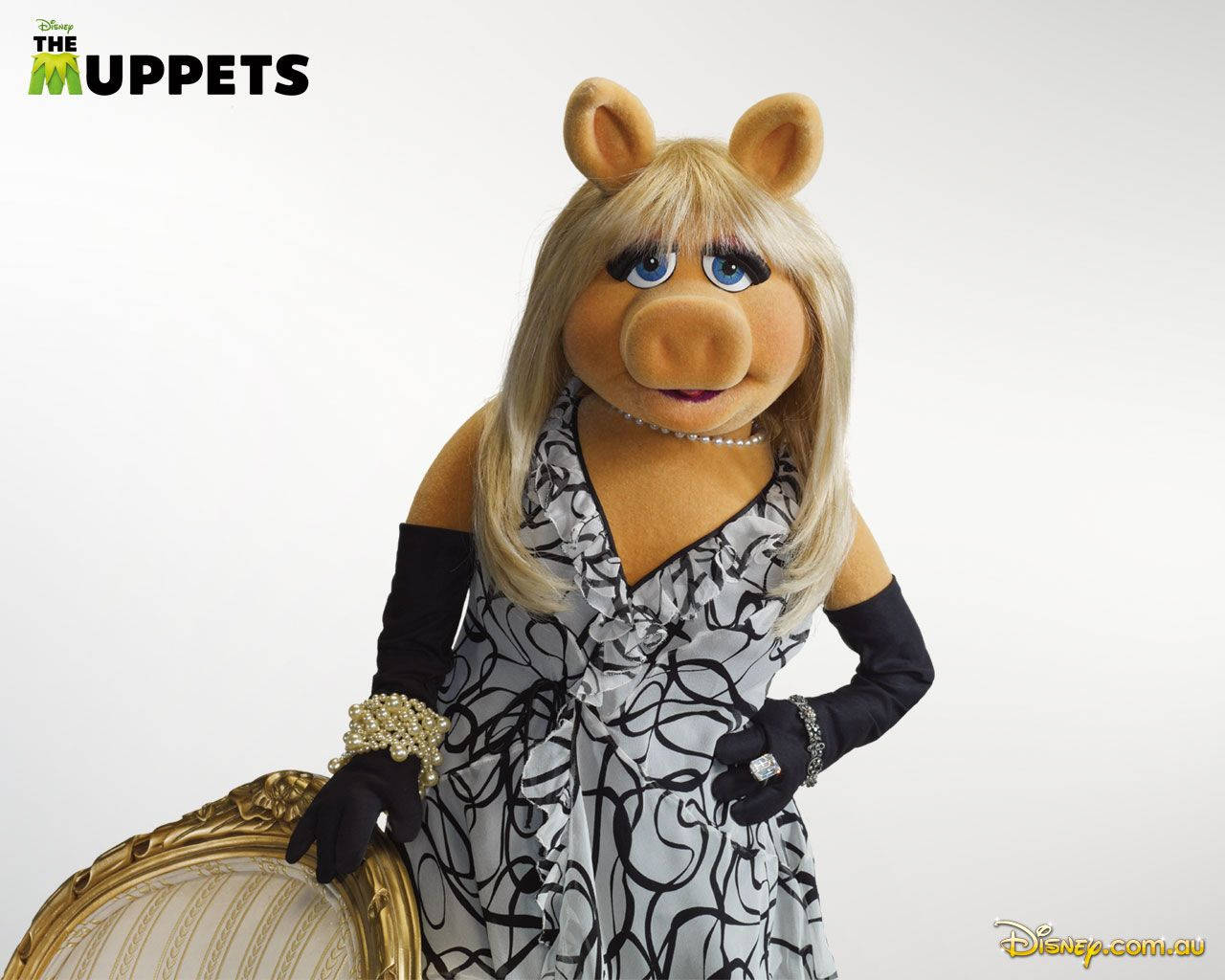 Miss Piggy Dress And Long Black Hair