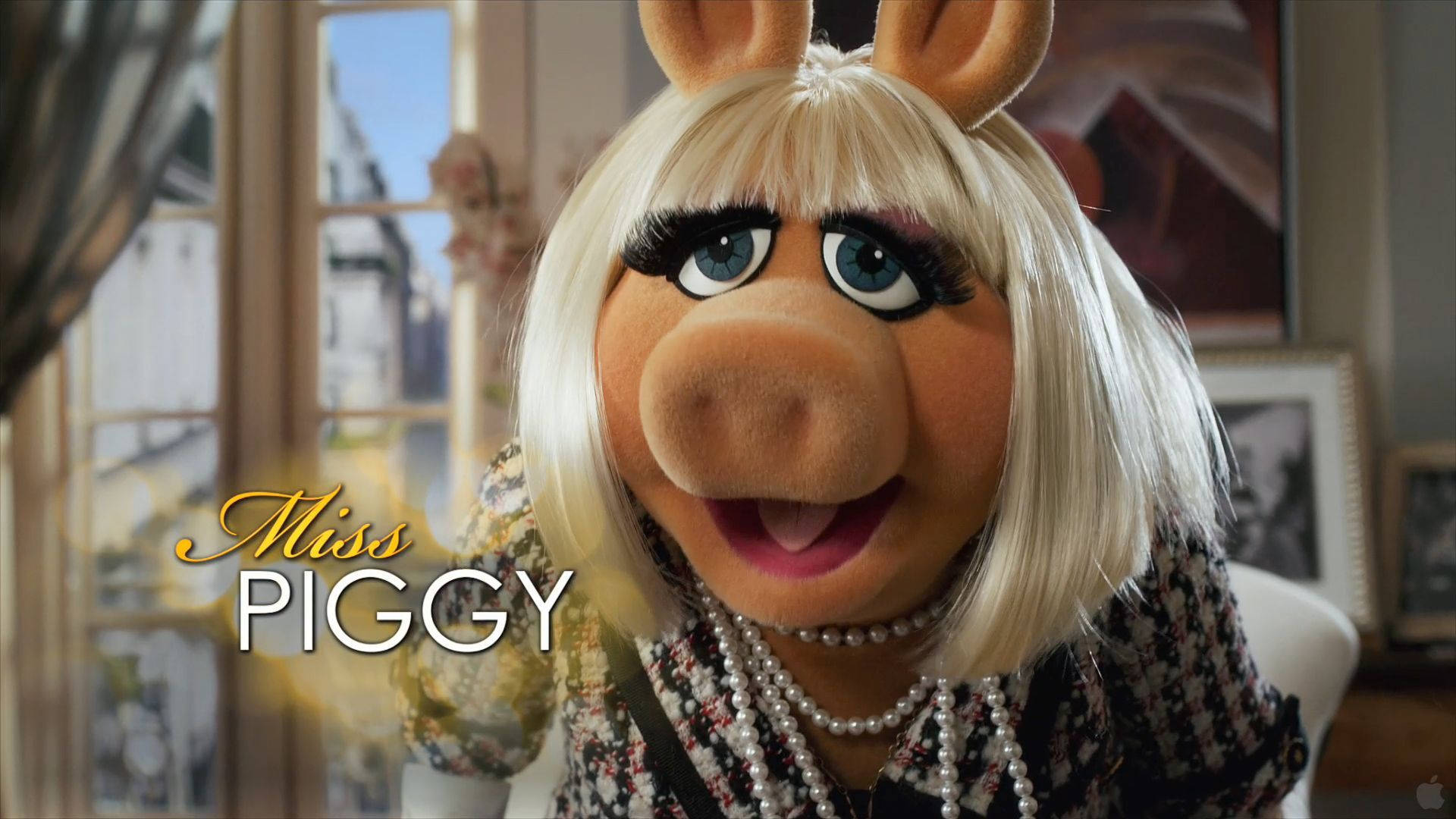 Miss Piggy Short Blonde Hair