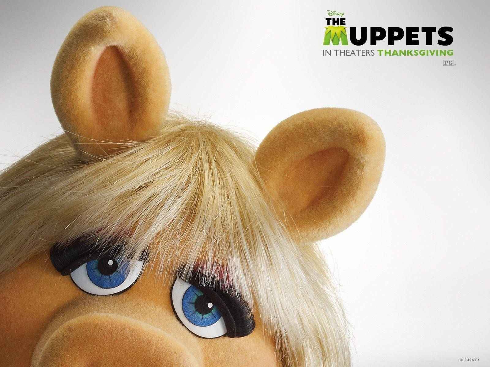 Miss Piggy Tantalizing Eyes Background