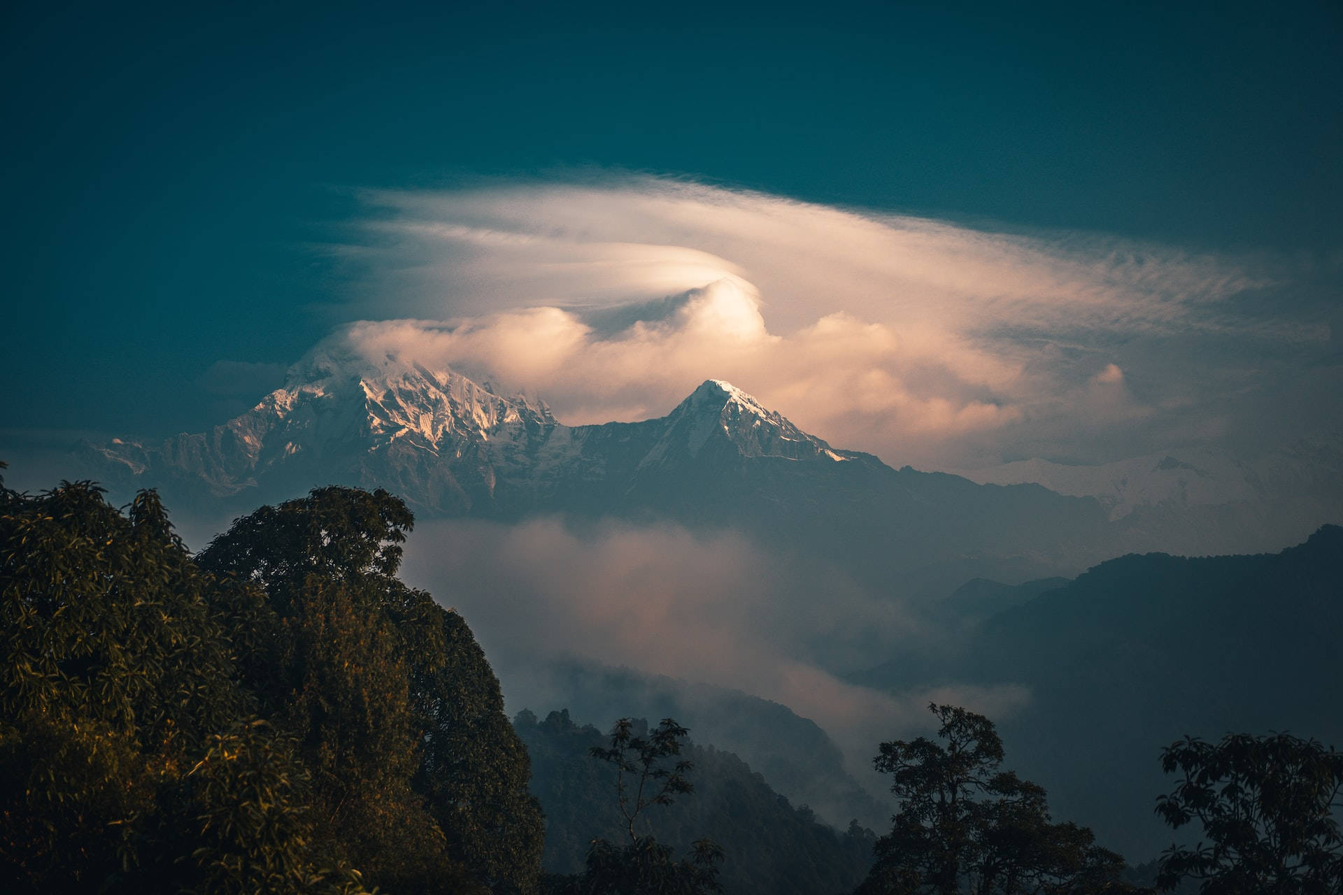 Mist And Mountain Macbook Background