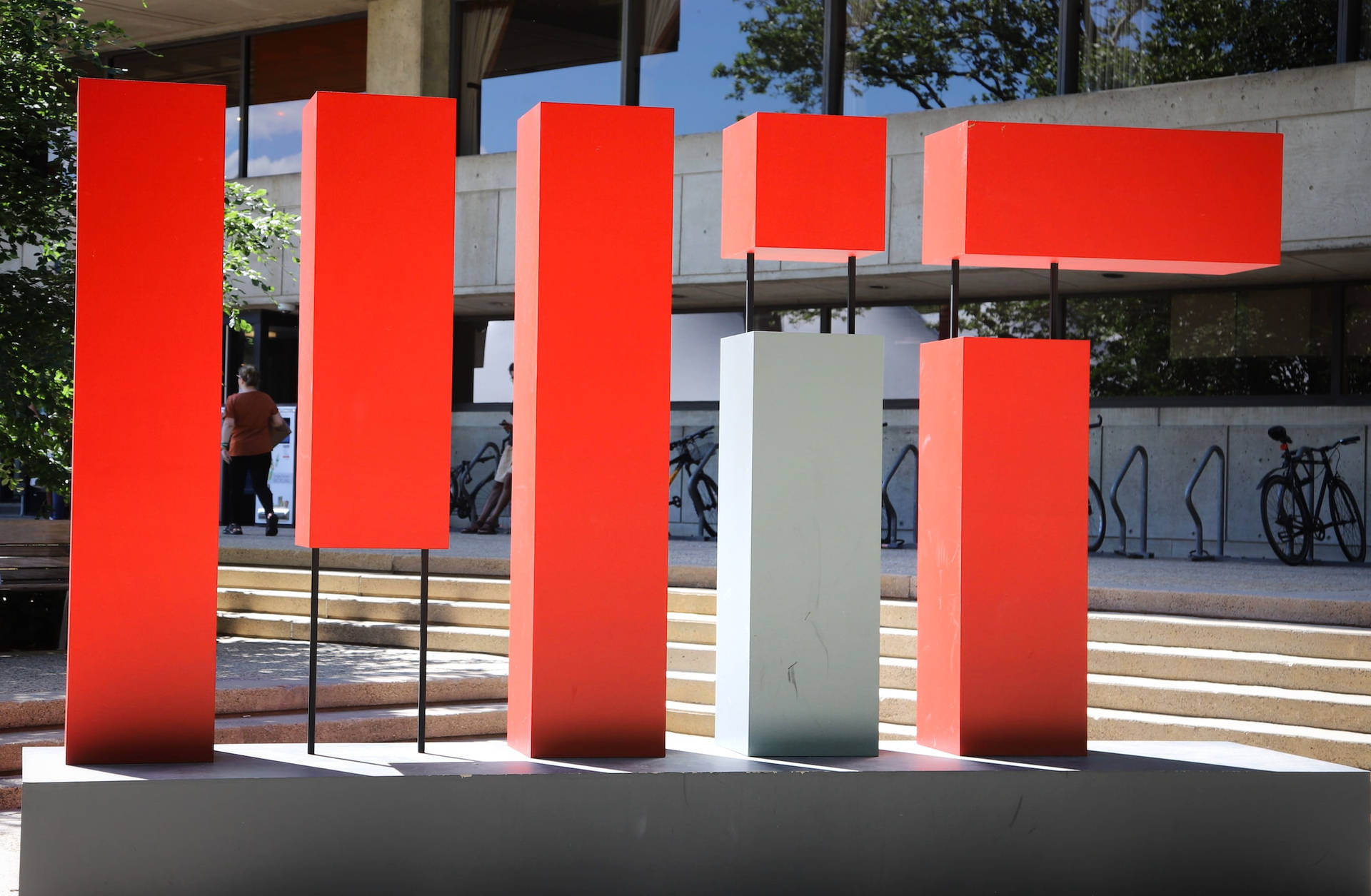 Mit Logo Sculpture Background