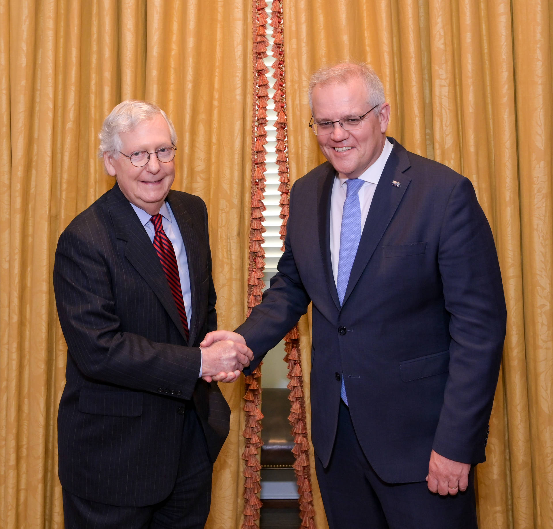 Mitch Mcconnell Shakes Hands With Scott Morrison Background