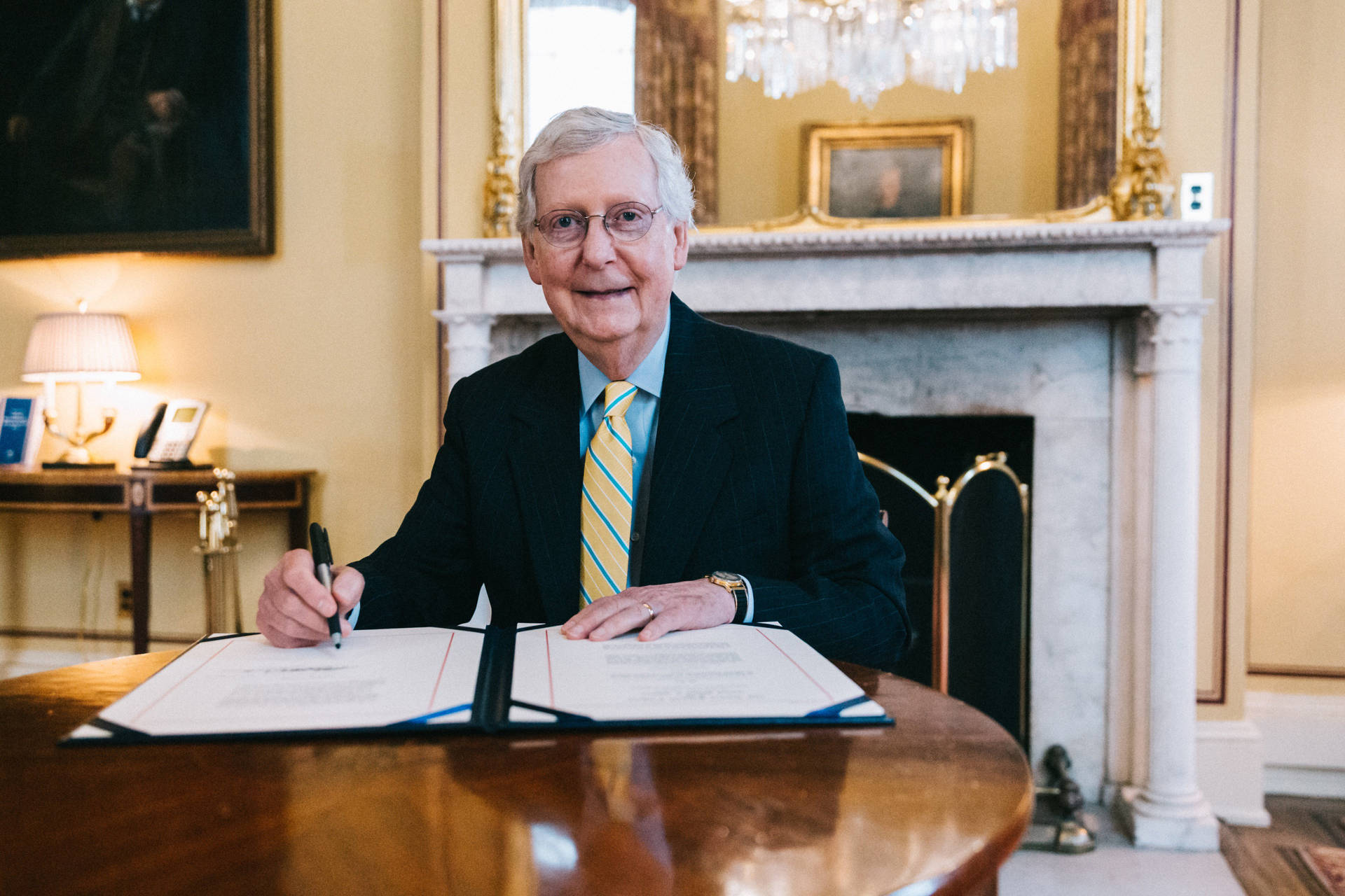 Mitch Mcconnell Signing Contracts Background