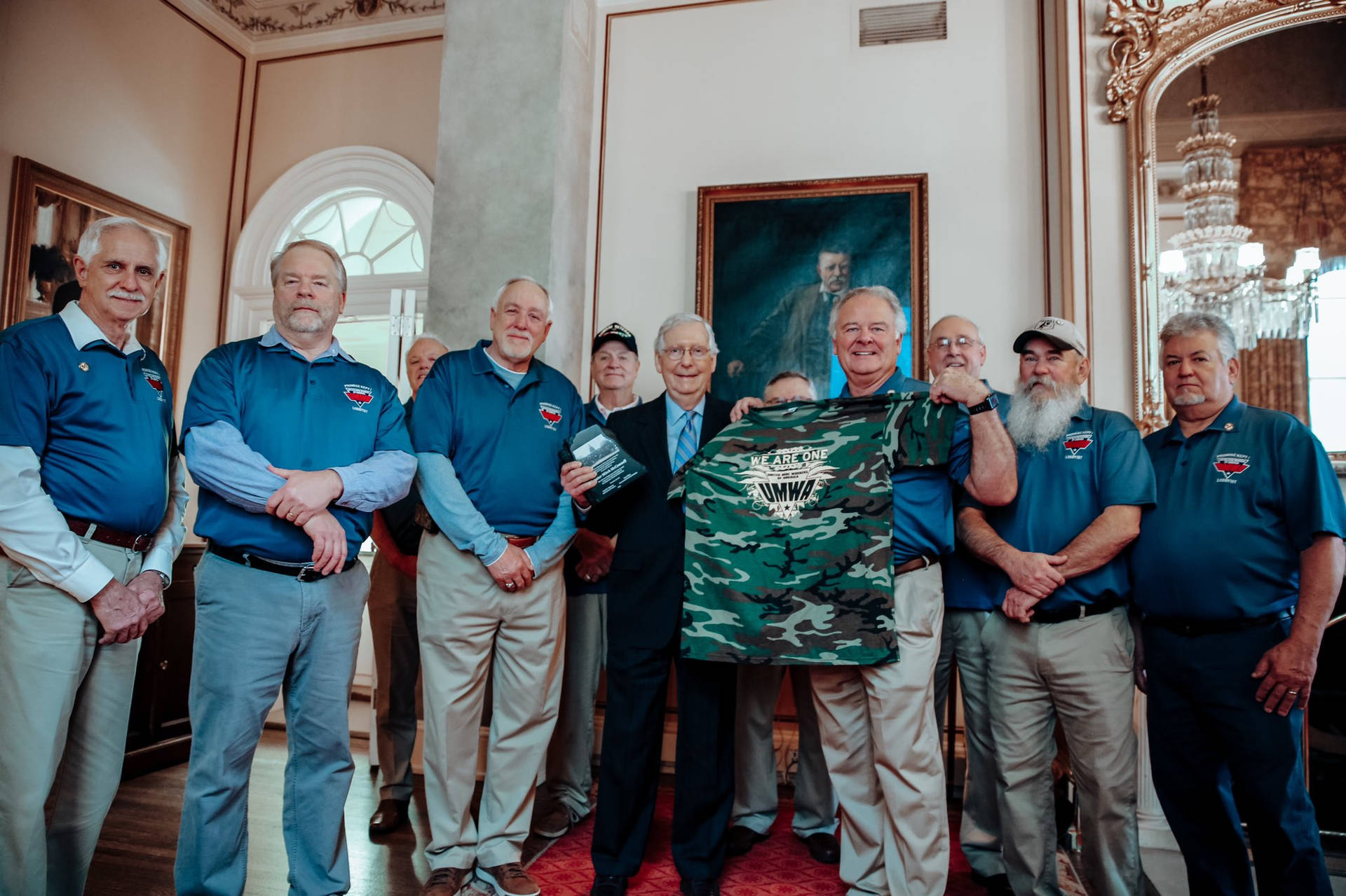 Mitch Mcconnell Socializes With Umwa Members Background