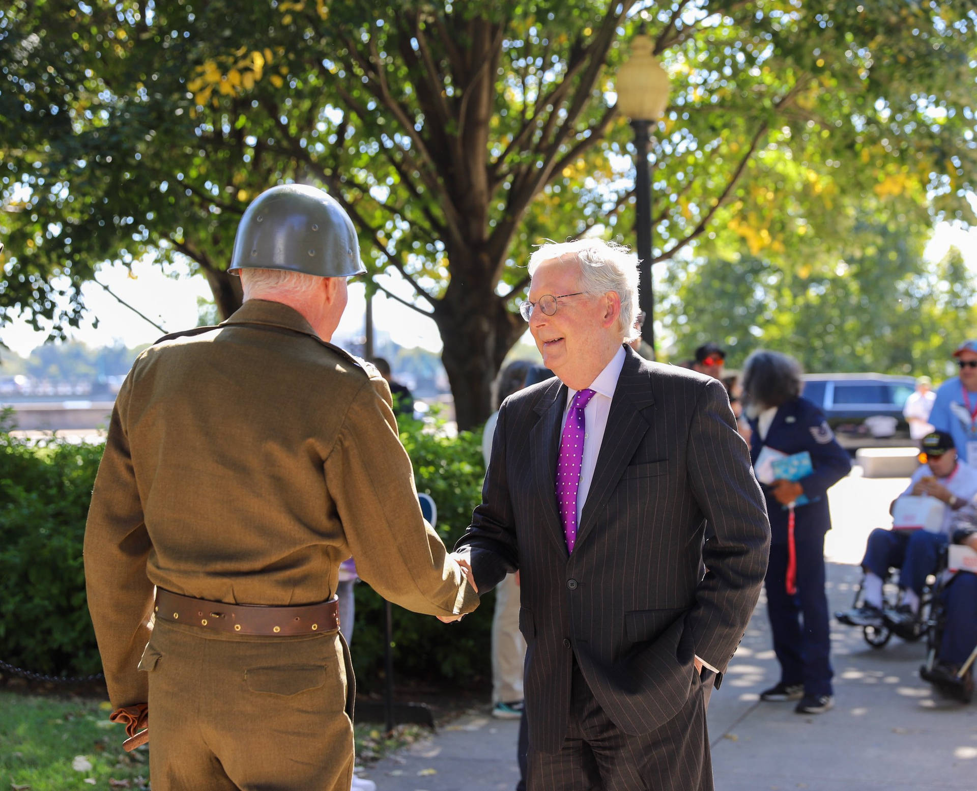 Mitch Mcconnell With Veteran Soldier