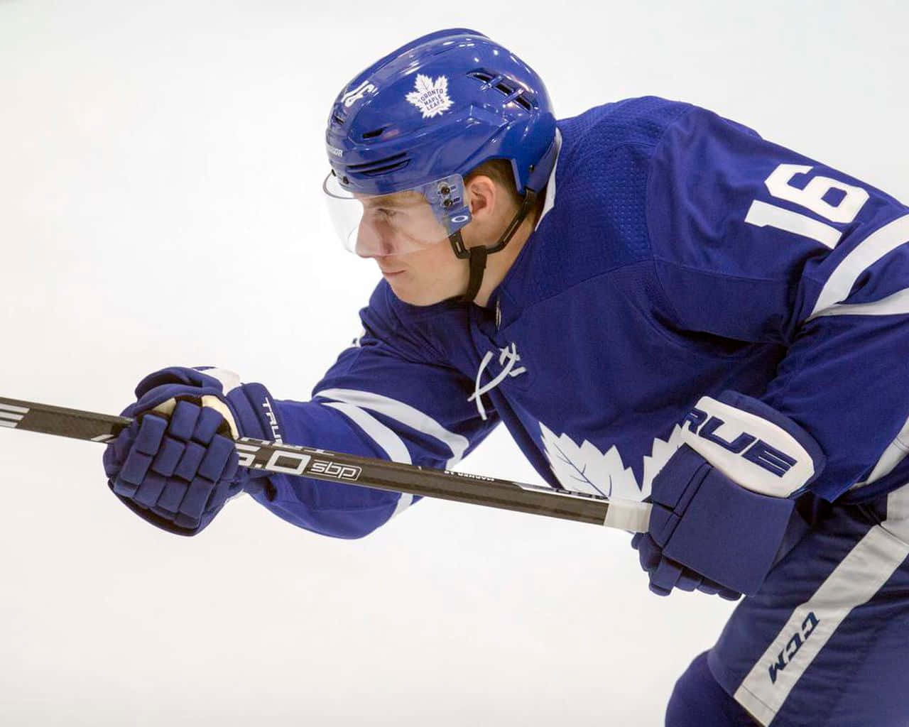 Mitchell Marner Skating Down The Rink Background