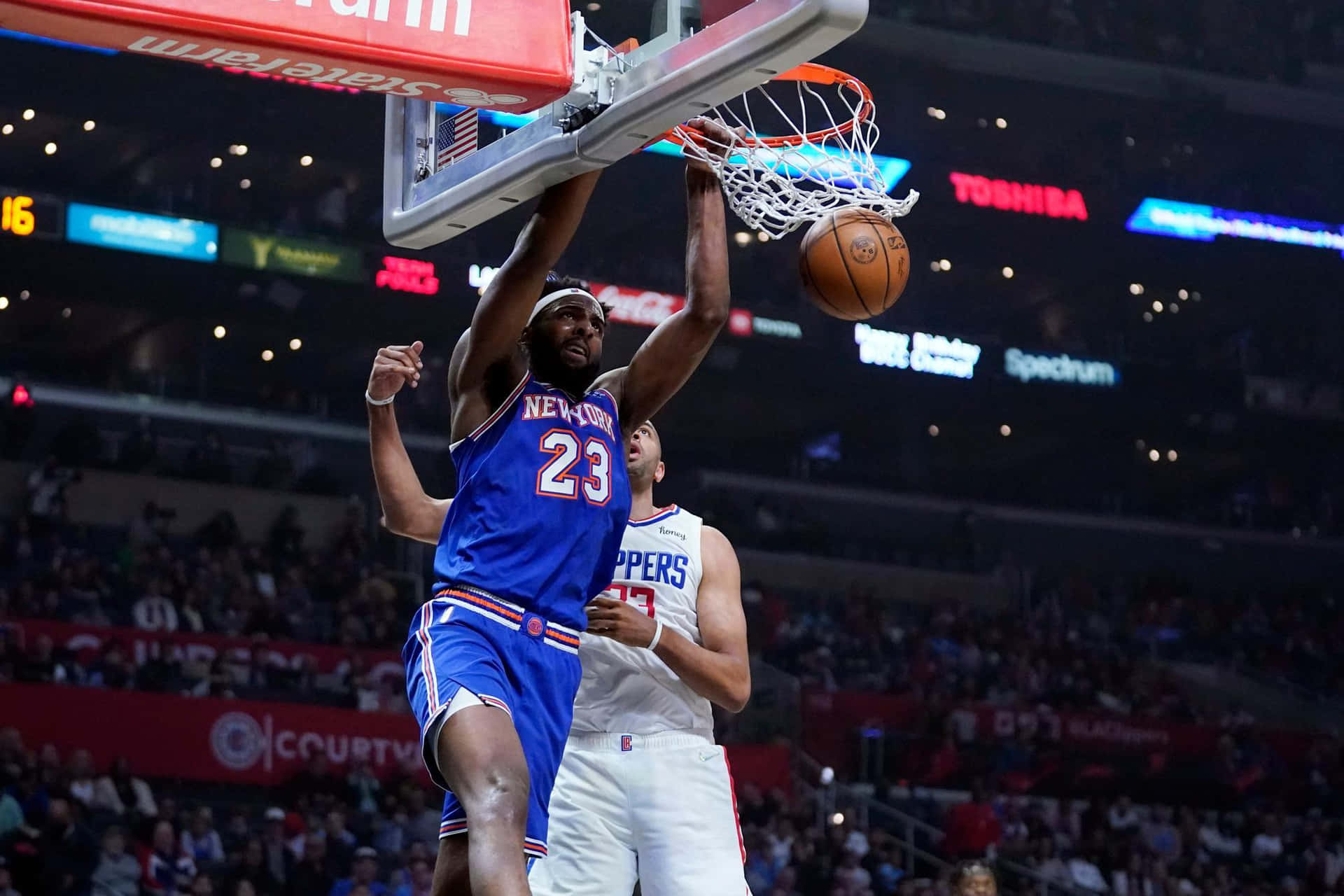 Mitchell Robinson Dunking Poster Nba Basketball Background