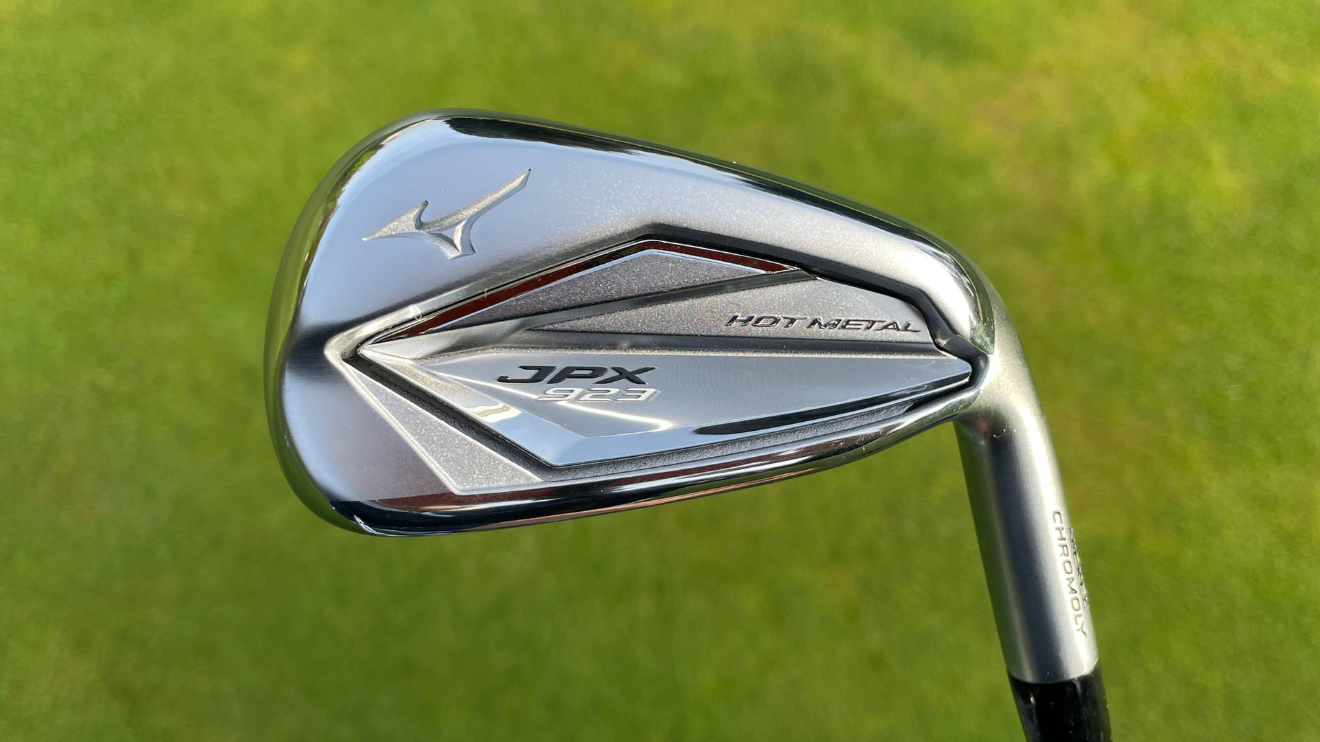 Mizuno Hot Metal Iron Golf Club Background