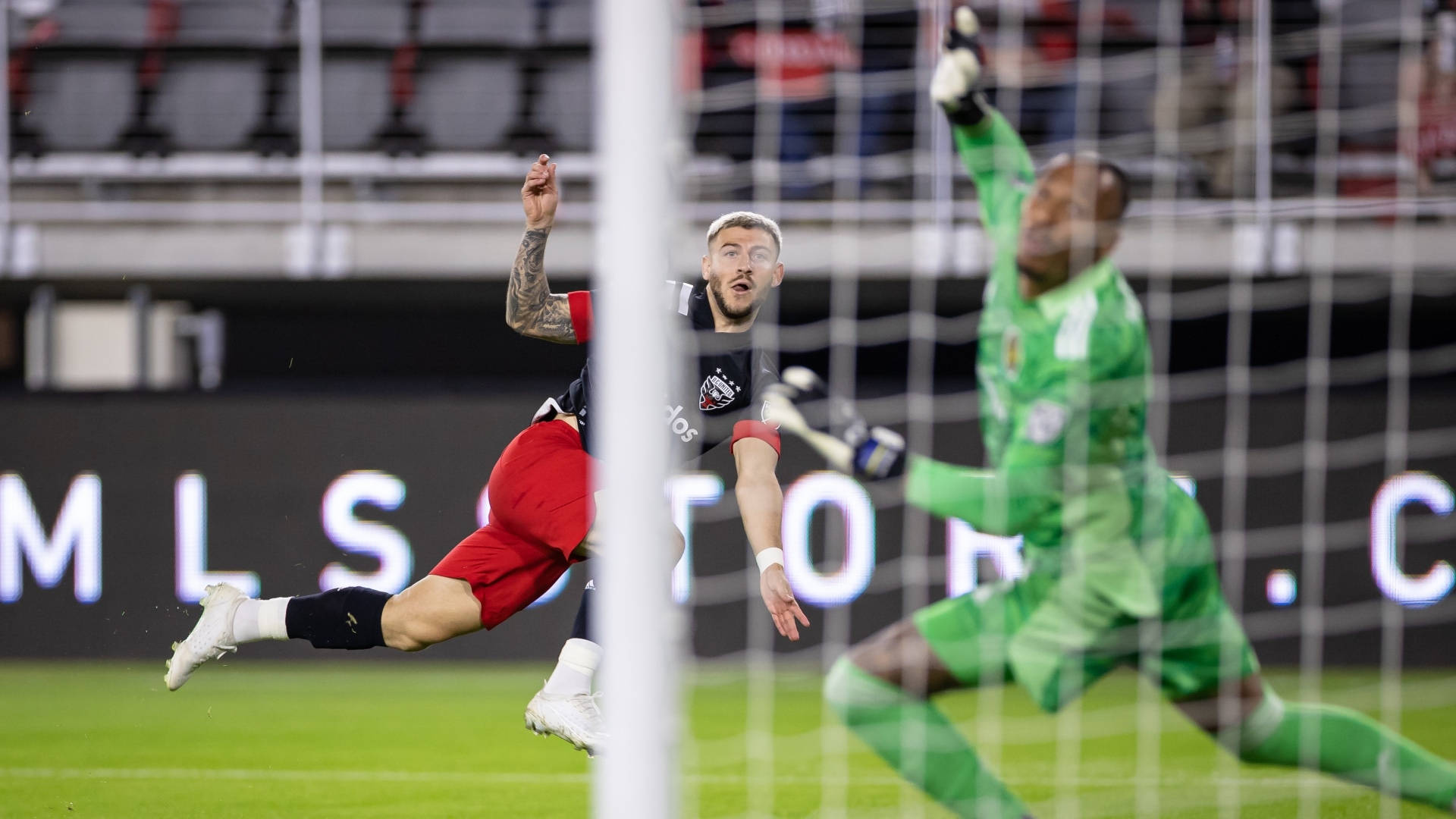 Mls Dc United Paul Arriola Soccer Match Background