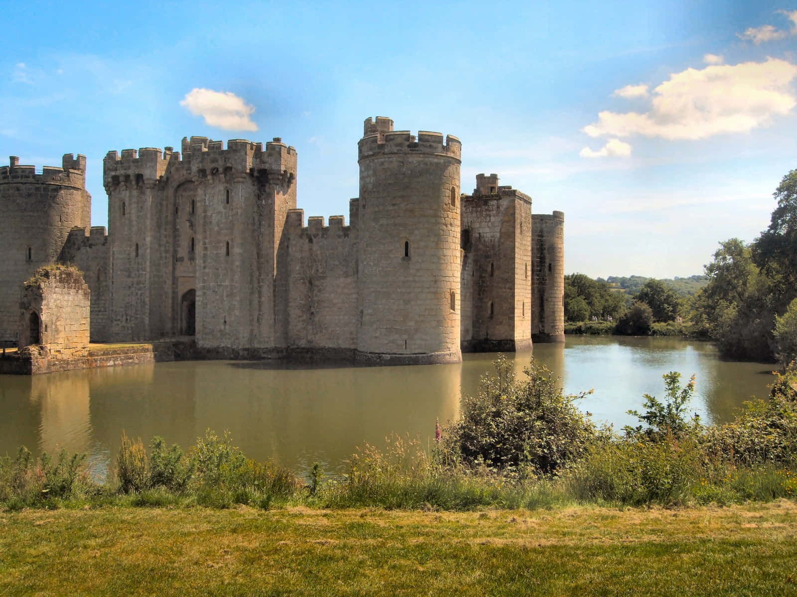 Moated Bodiam Castle In England During Daytime Background