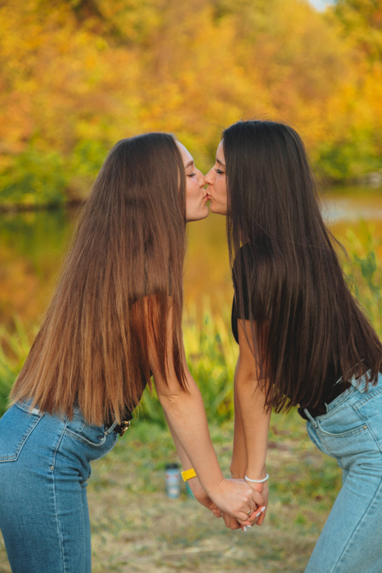 Model Girls Kissing