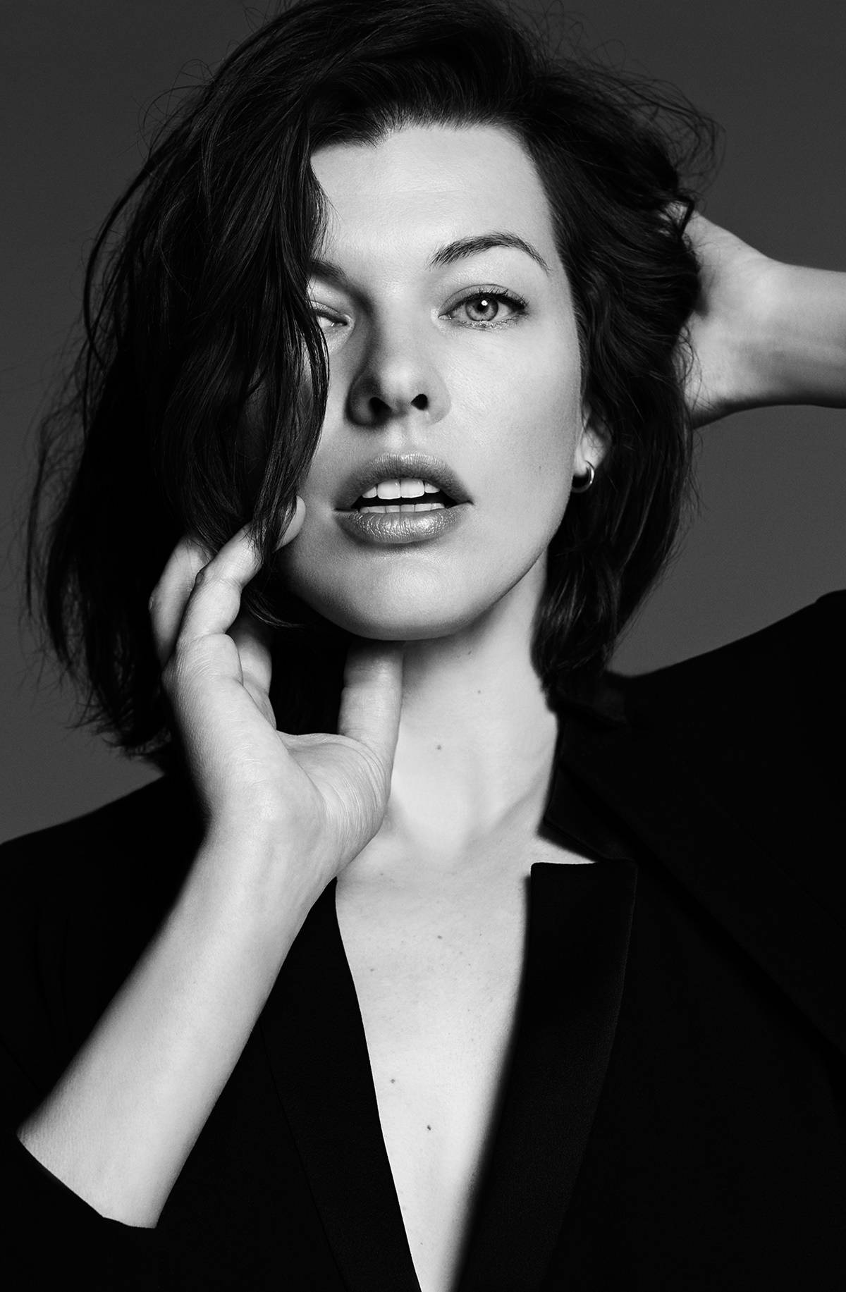 Model Milla Jovovich Black And White Background