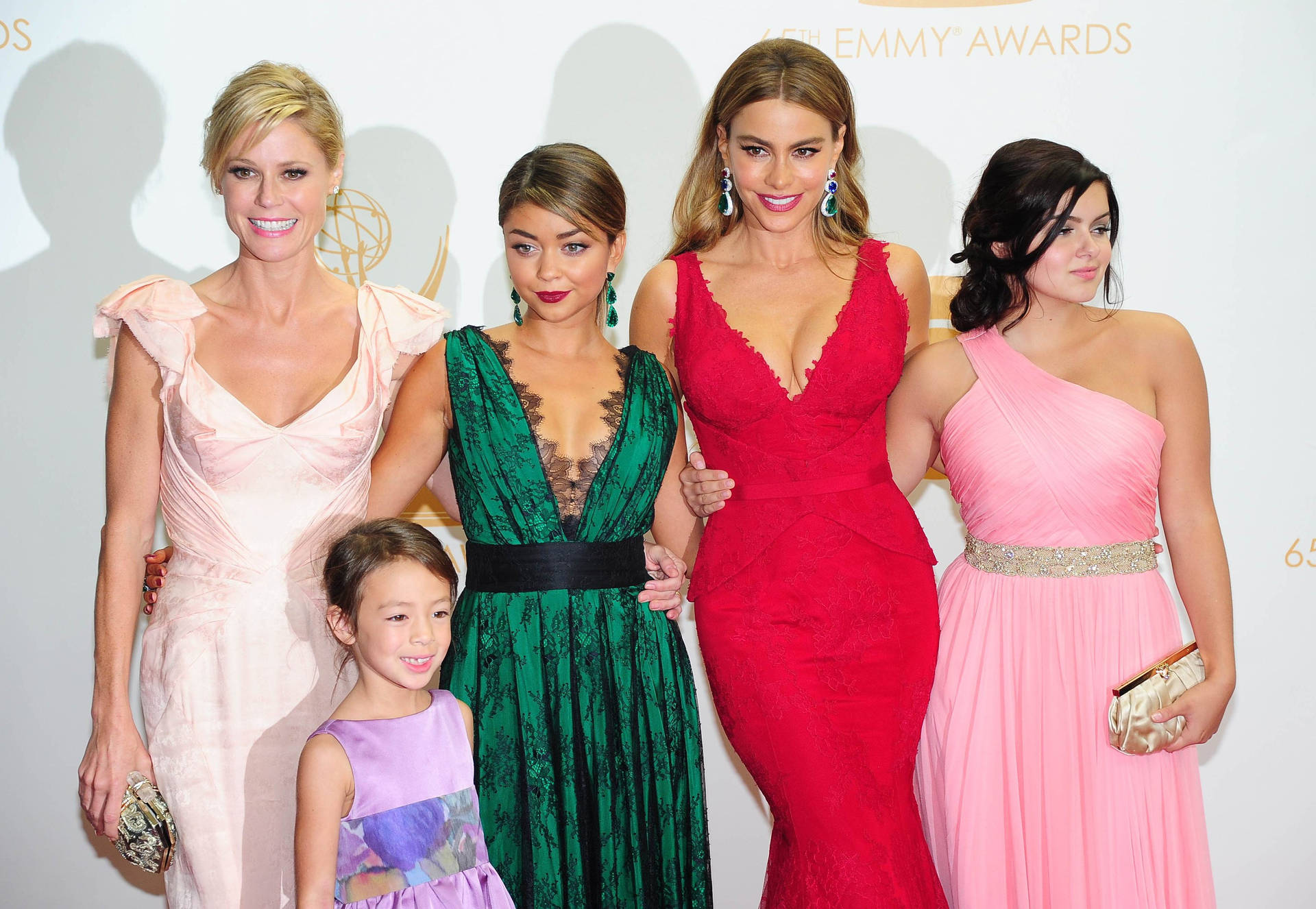 Modern Family Sitcom Girls 2013 Emmy Background