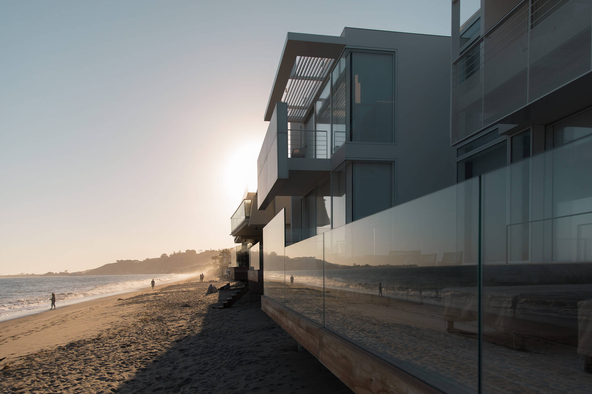 Modern Malibu Beach Inn Hotel Background