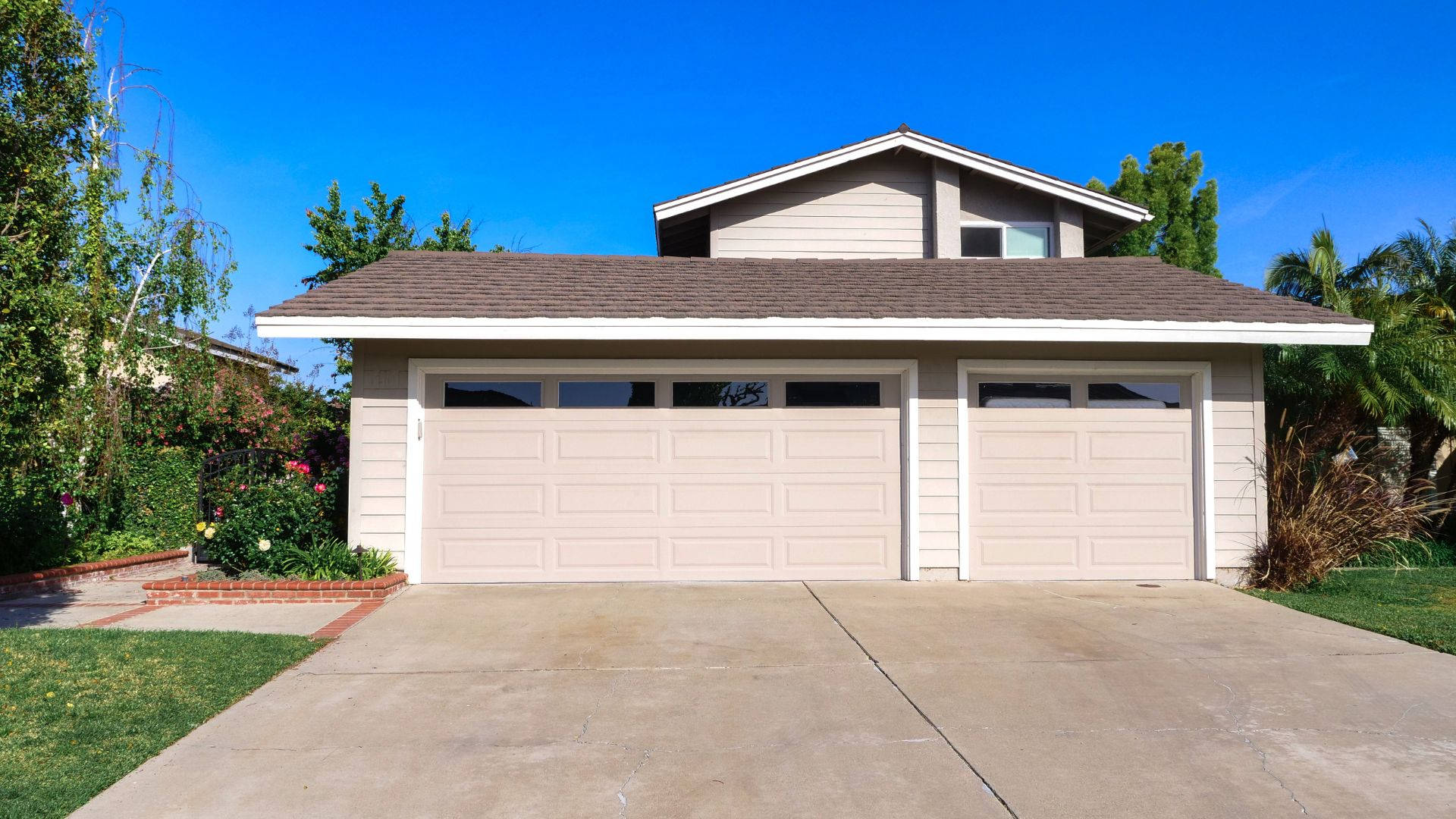 Modern Vintage Home Garage With Sprawling Driveway Background