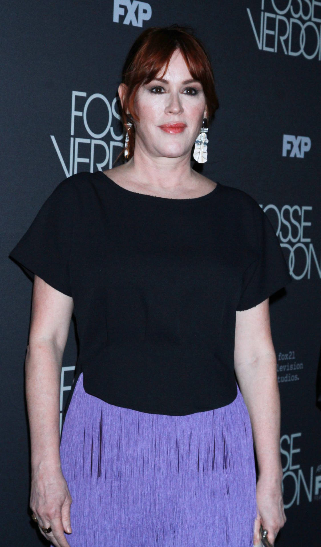 Molly Ringwald Showcasing An Effortless Street Style Look Background