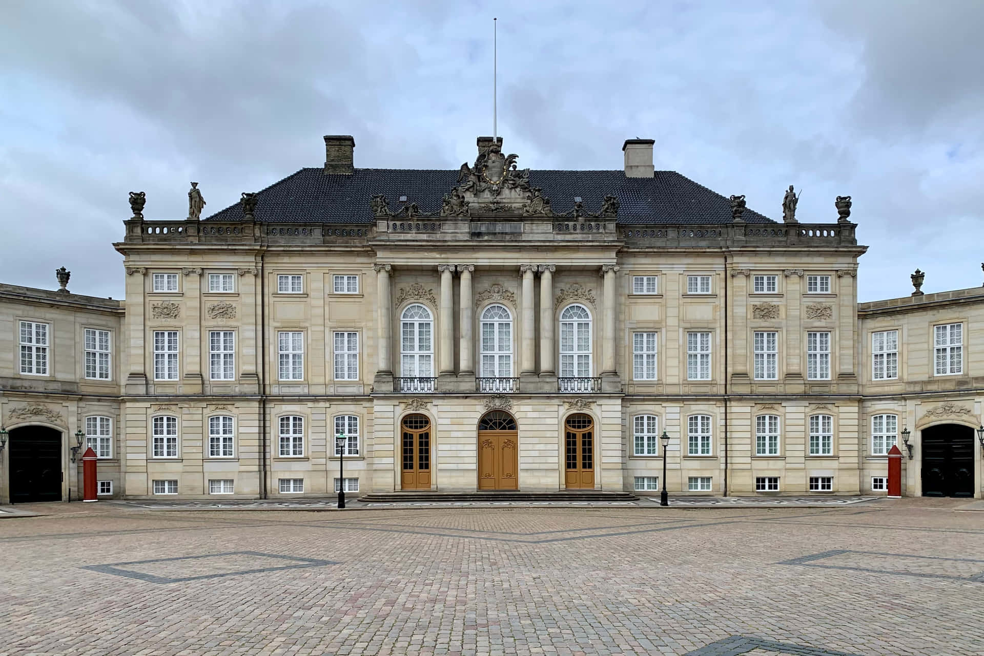 Moltke's Palace At The Amalienborg Palace Square Background