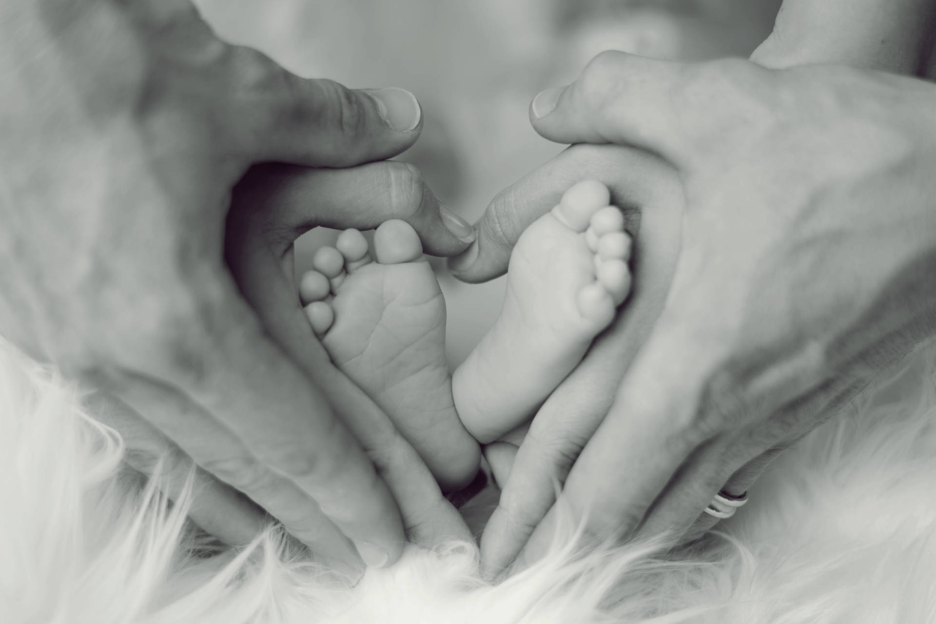 Mom And Dad Baby Feet Background