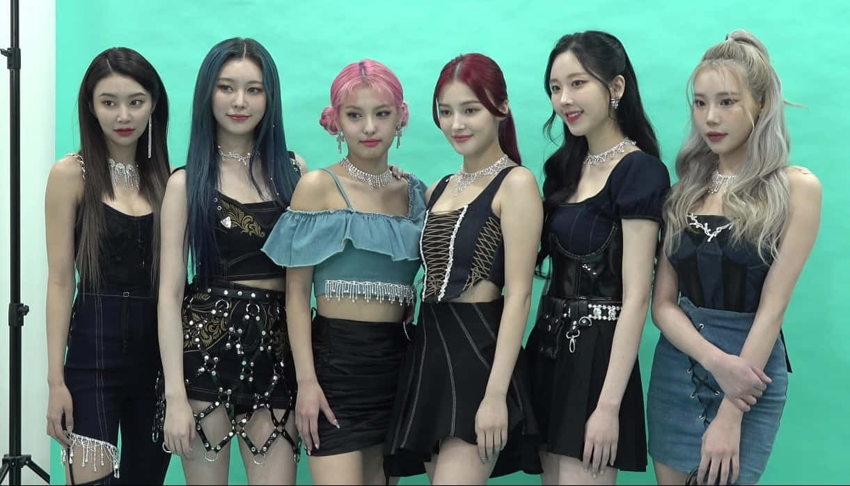 Momoland_ Group_ Photo_ Green_ Backdrop Background