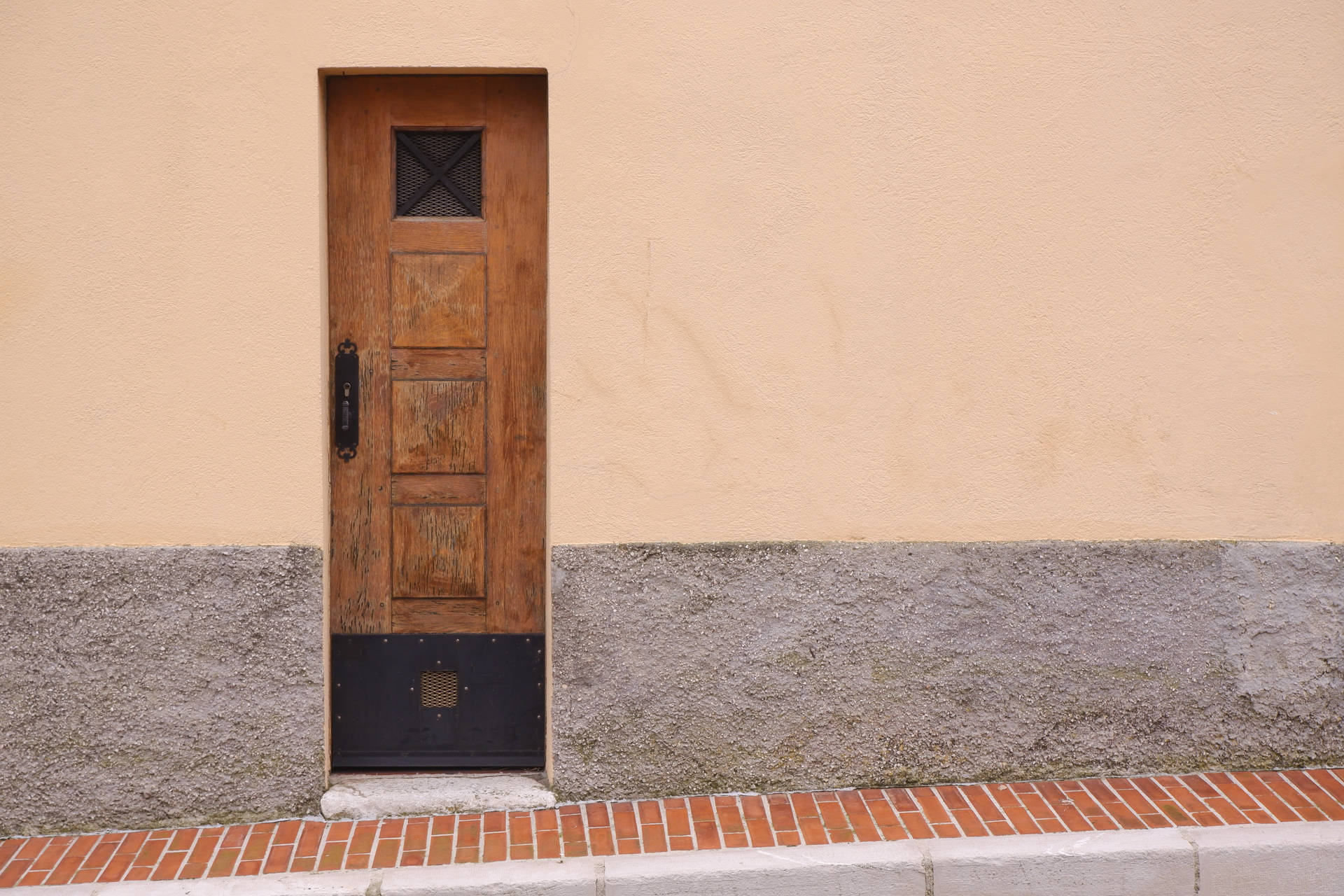 Monaco Narrow Doorway Background