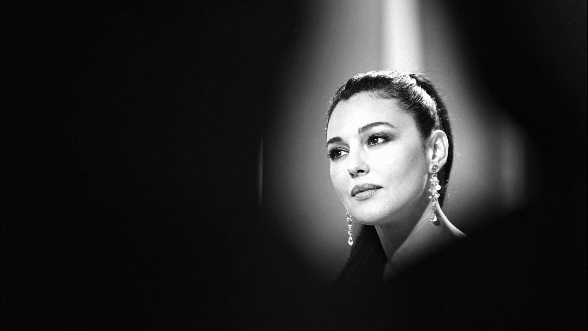 Monica Bellucci Classic Blackand White Portrait4 K Background