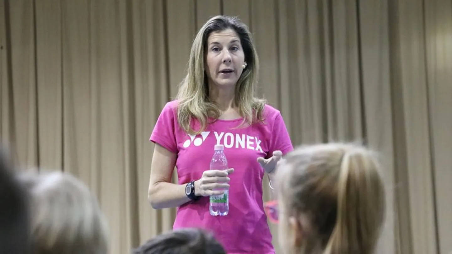 Monica Seles Wearing Pink Shirt Background