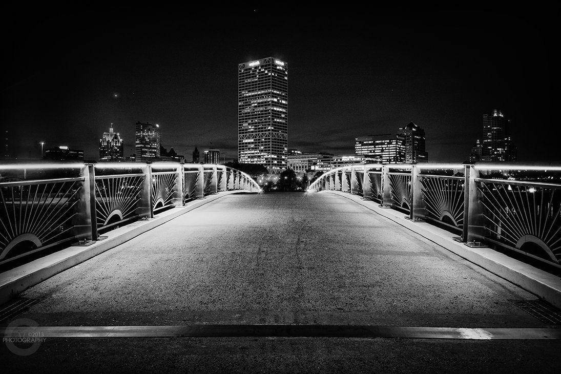 Monochromatic View Of A Milwaukee Bridge Background