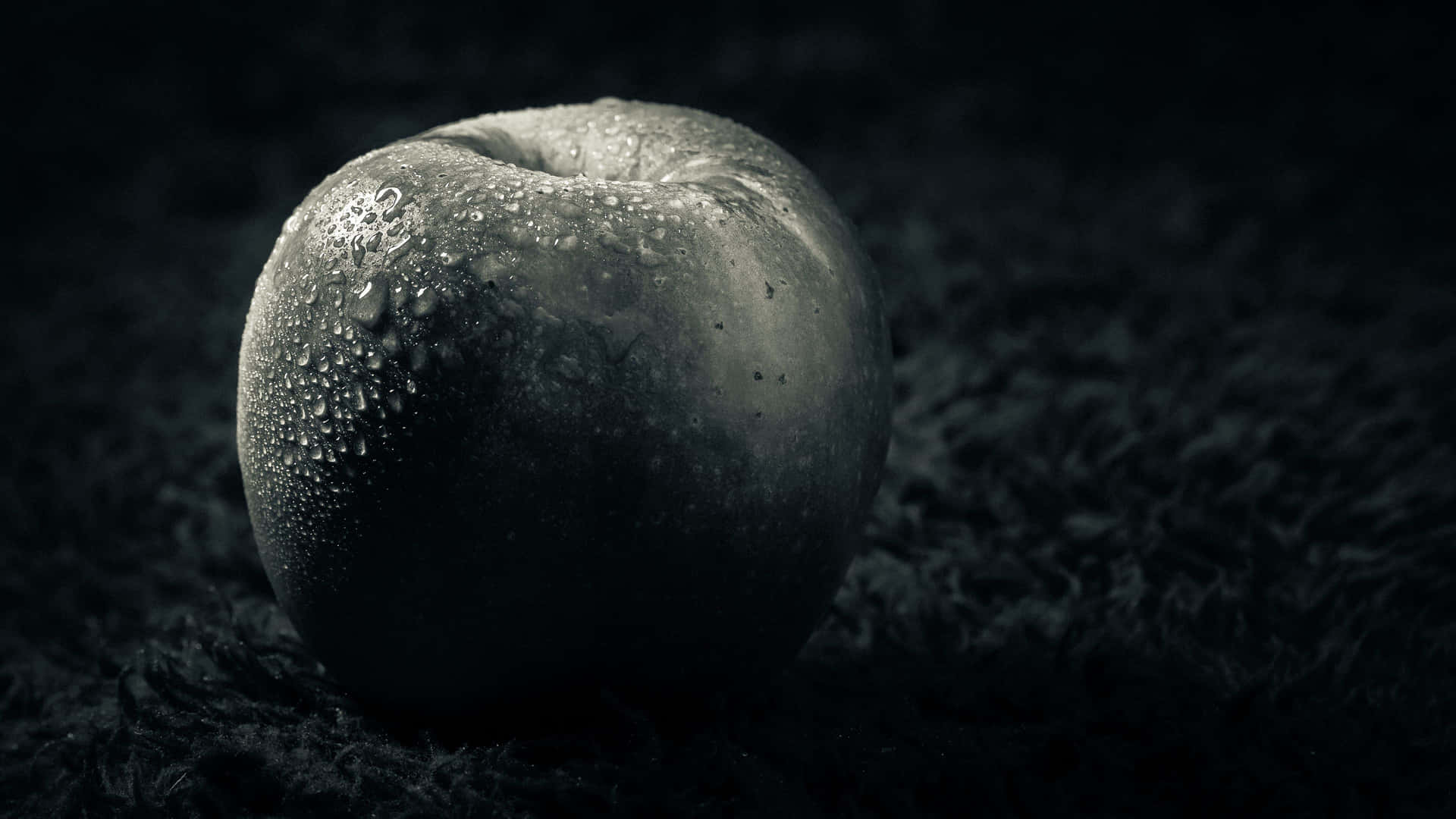 Monochrome Dewy Apple Texture4 K Background