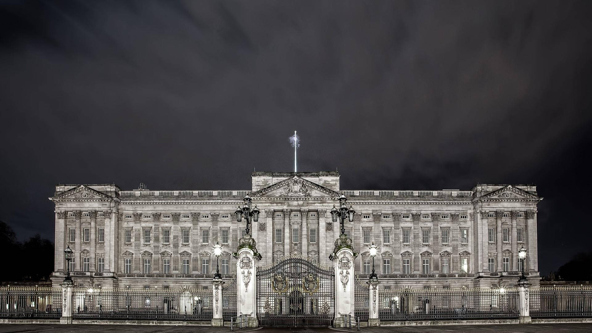 Monochrome Magic At Buckingham Palace Background