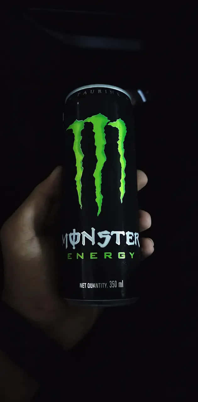 Monster Energy Drink Can Heldin Hand Background