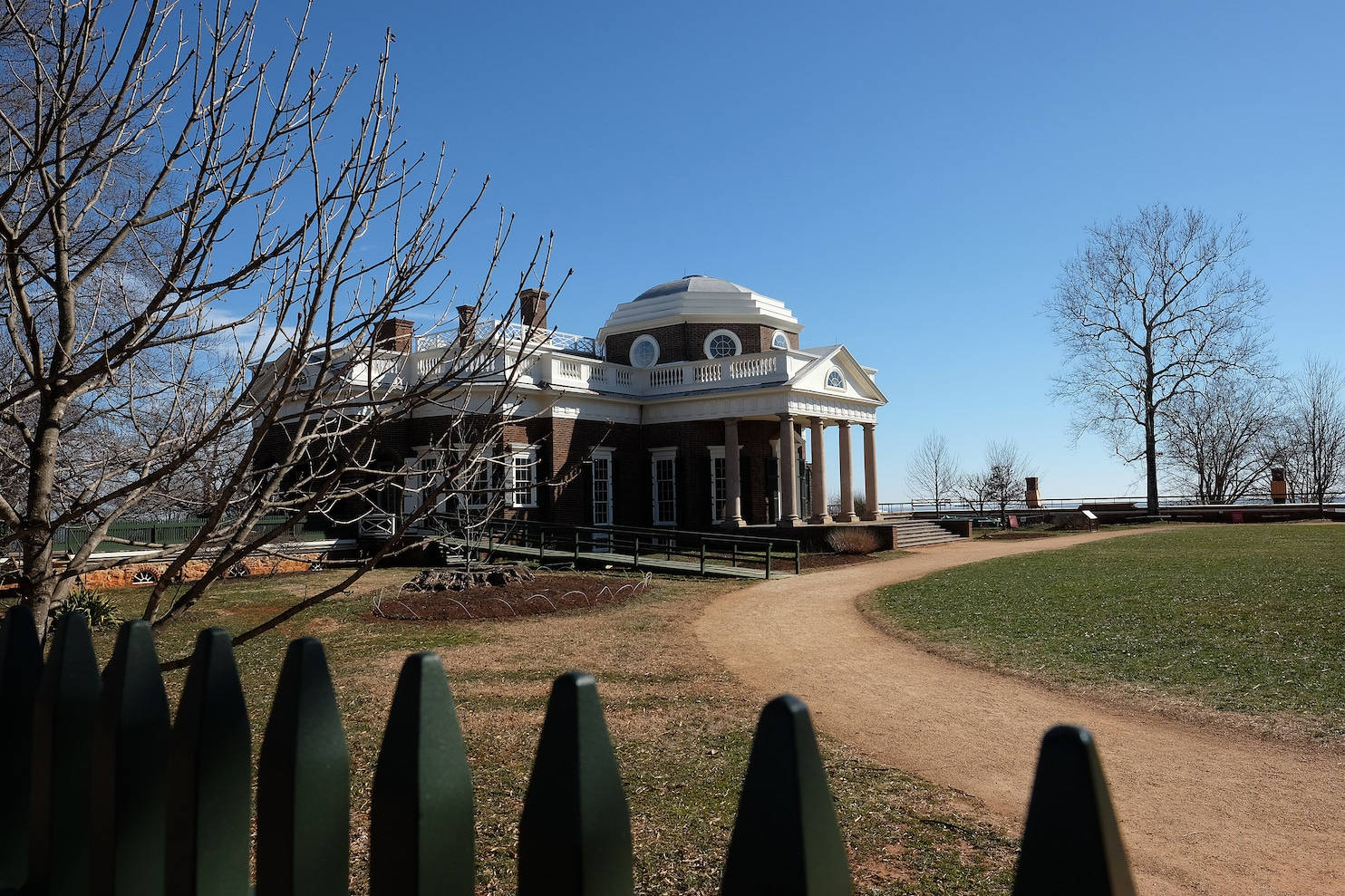 Monticello During Fall Background