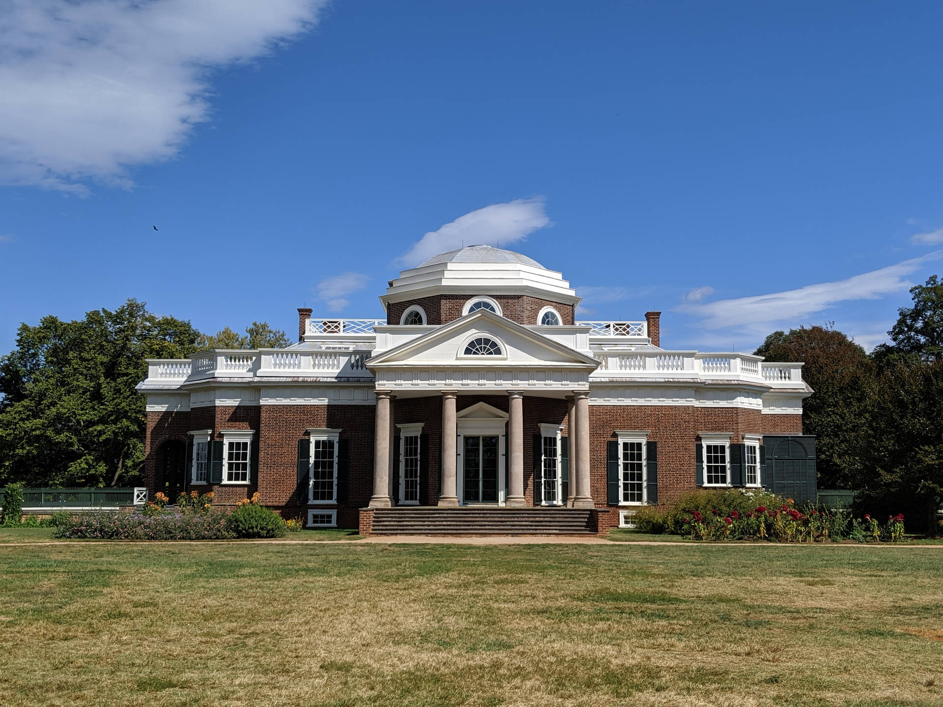 Monticello On Clear Day Background