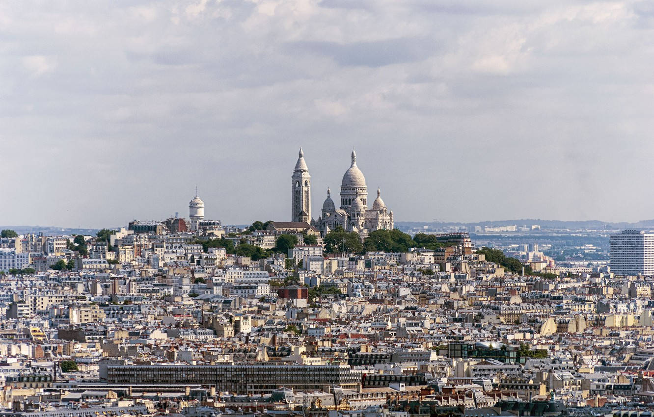 Montmartre And Sacre Coeur Basilica View Background