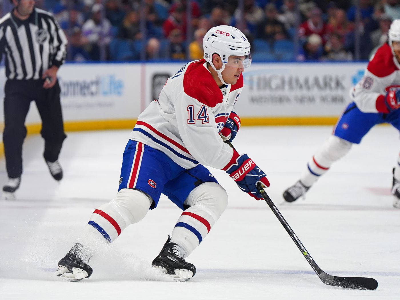 Montreal Canadiens Nick Suzuki Against Buffalo Sabres Background