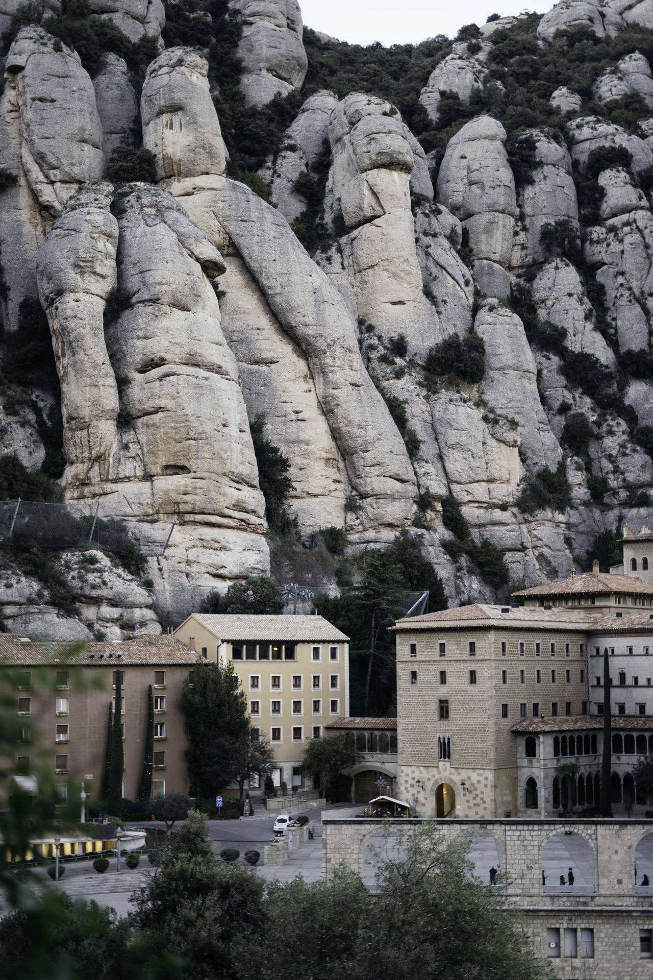 Montserrat White Boulders Background