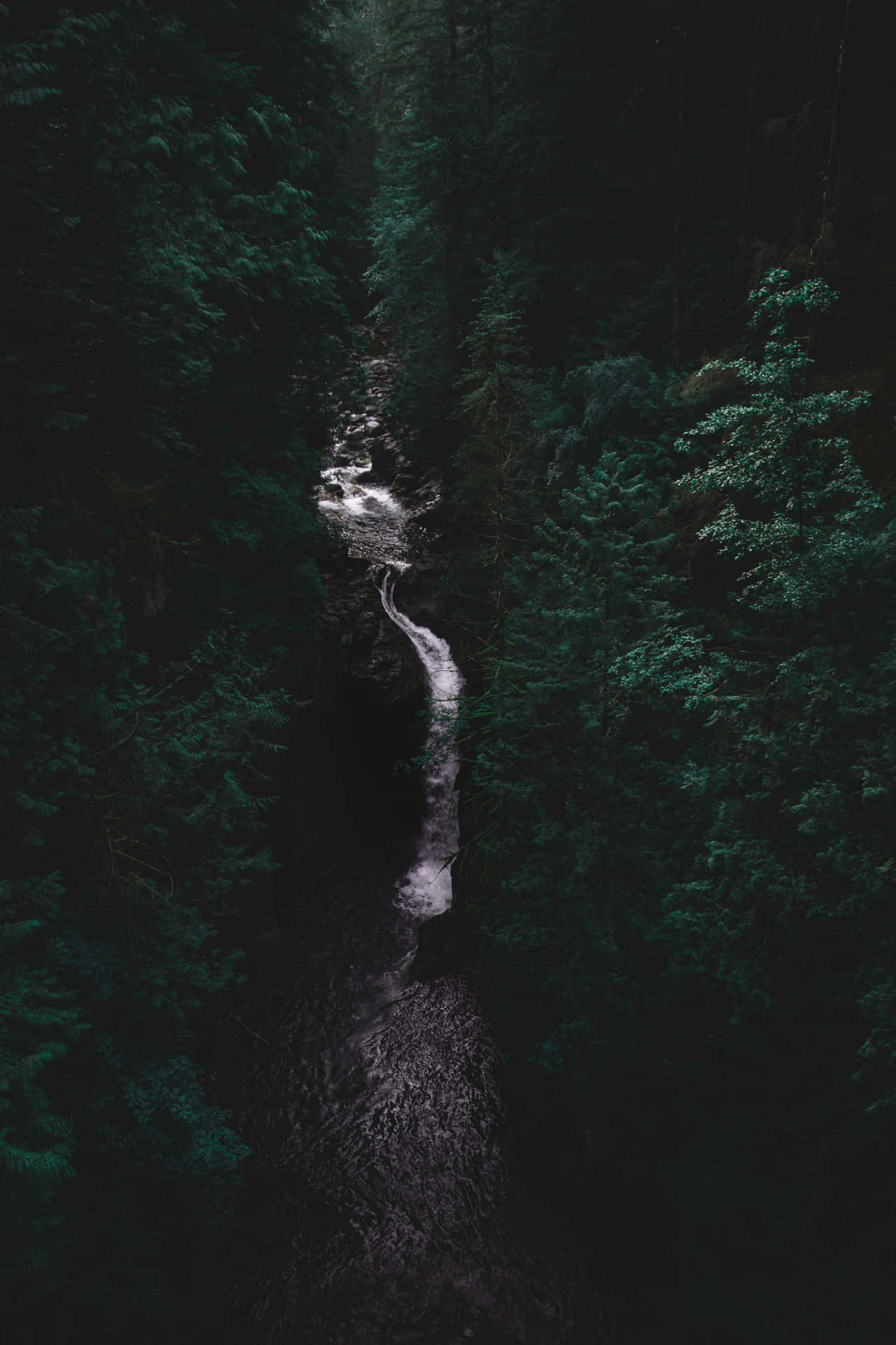 Moody River Hd Background