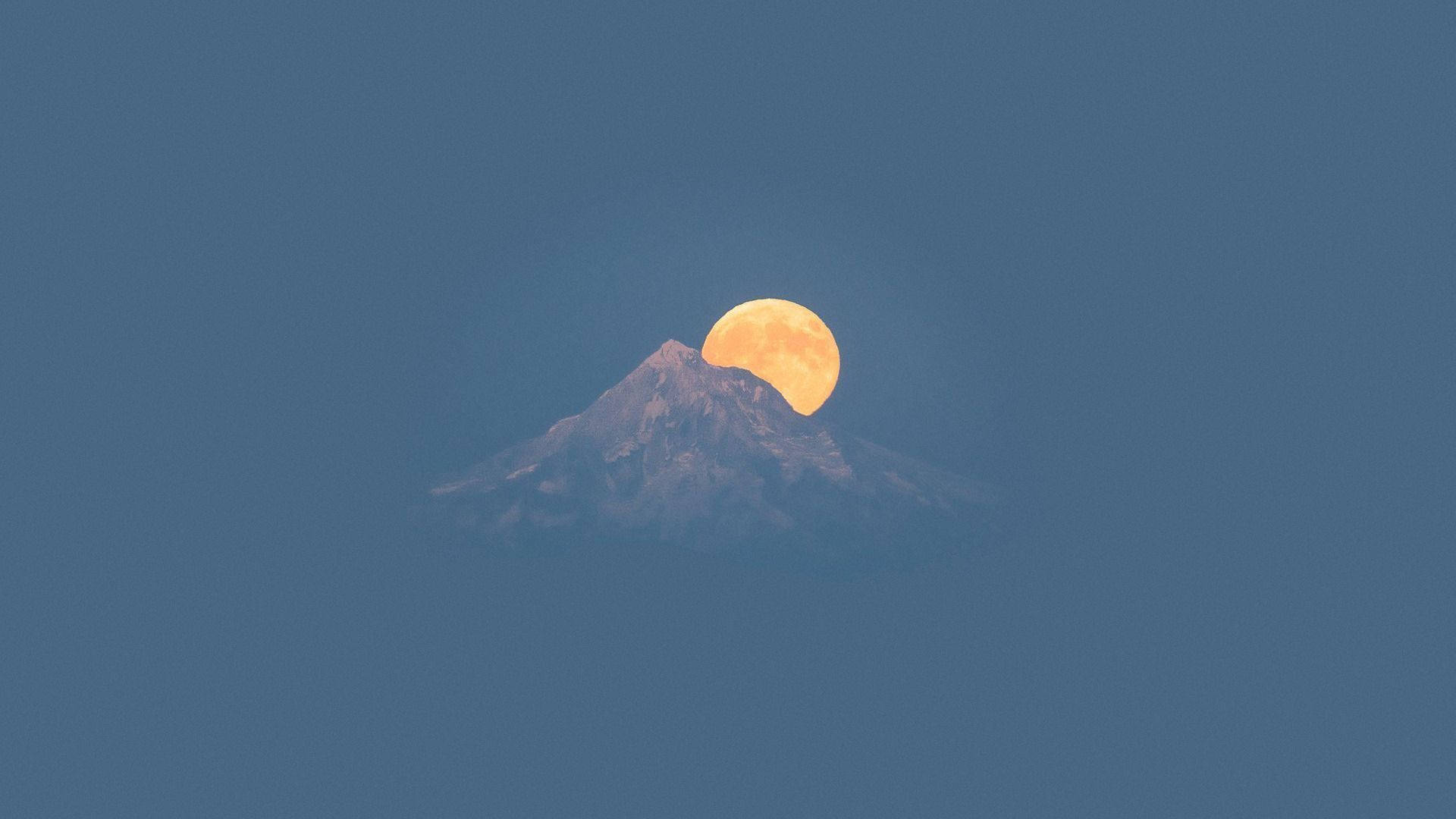 Moon Aesthetic And Summit Background