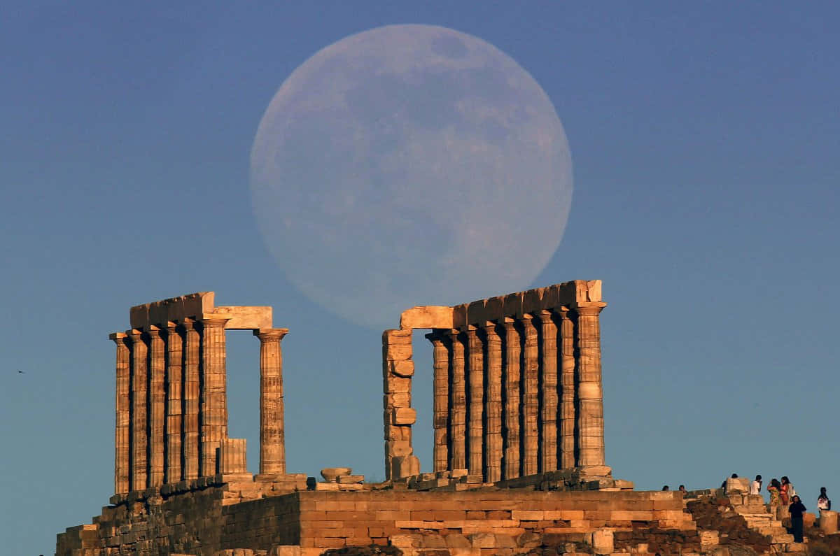 Moon Rising At Temple Of Poseidon Background