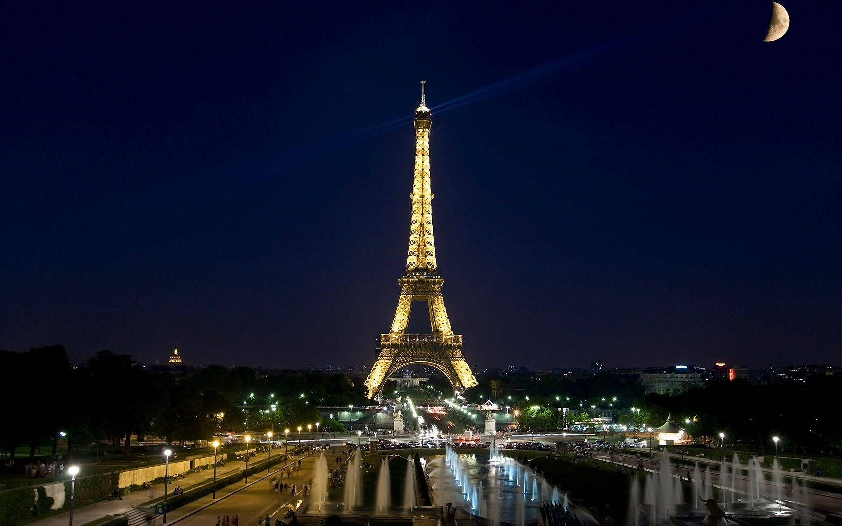 Moonlight At Paris Eiffel Tower Background