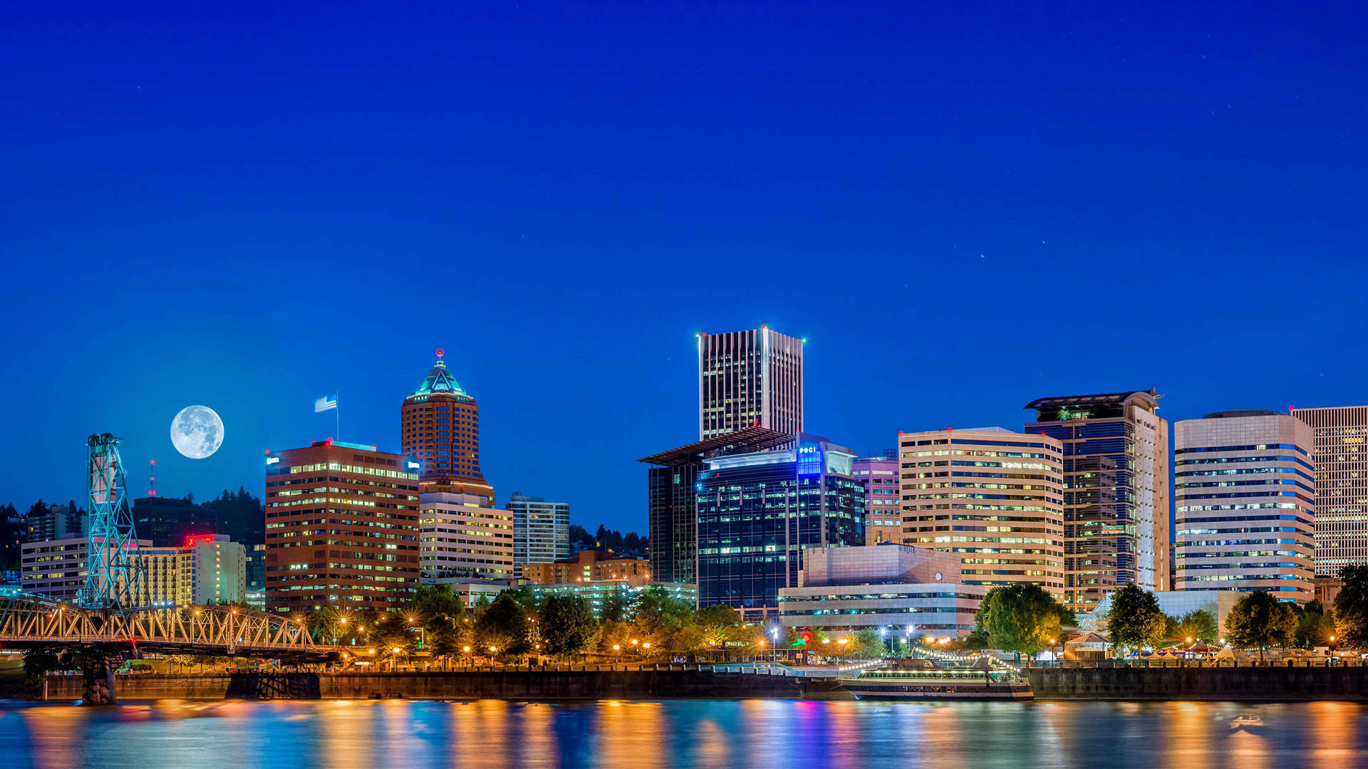 Moonlit Sky Over Portland Background