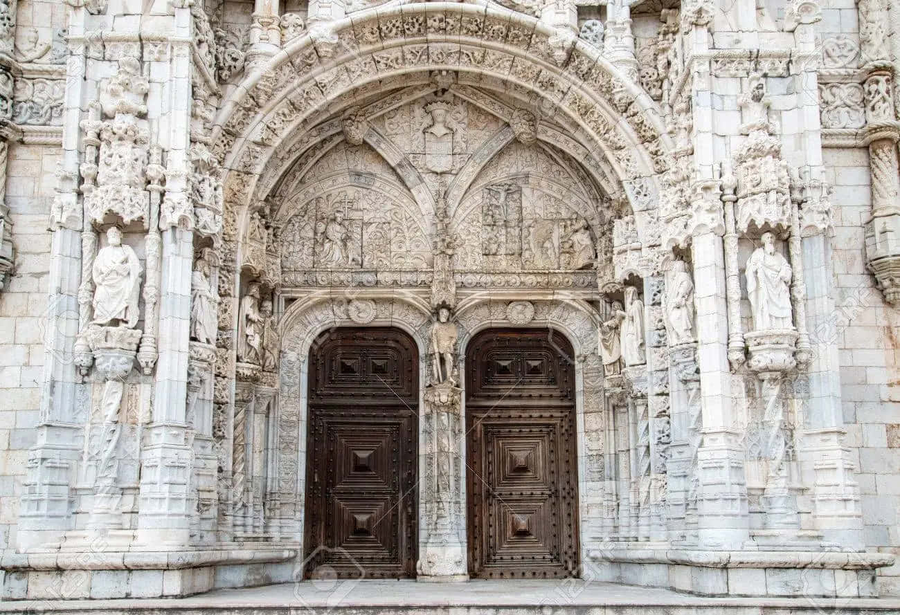 Mosteiro Dos Jeronimos Front Doors Background