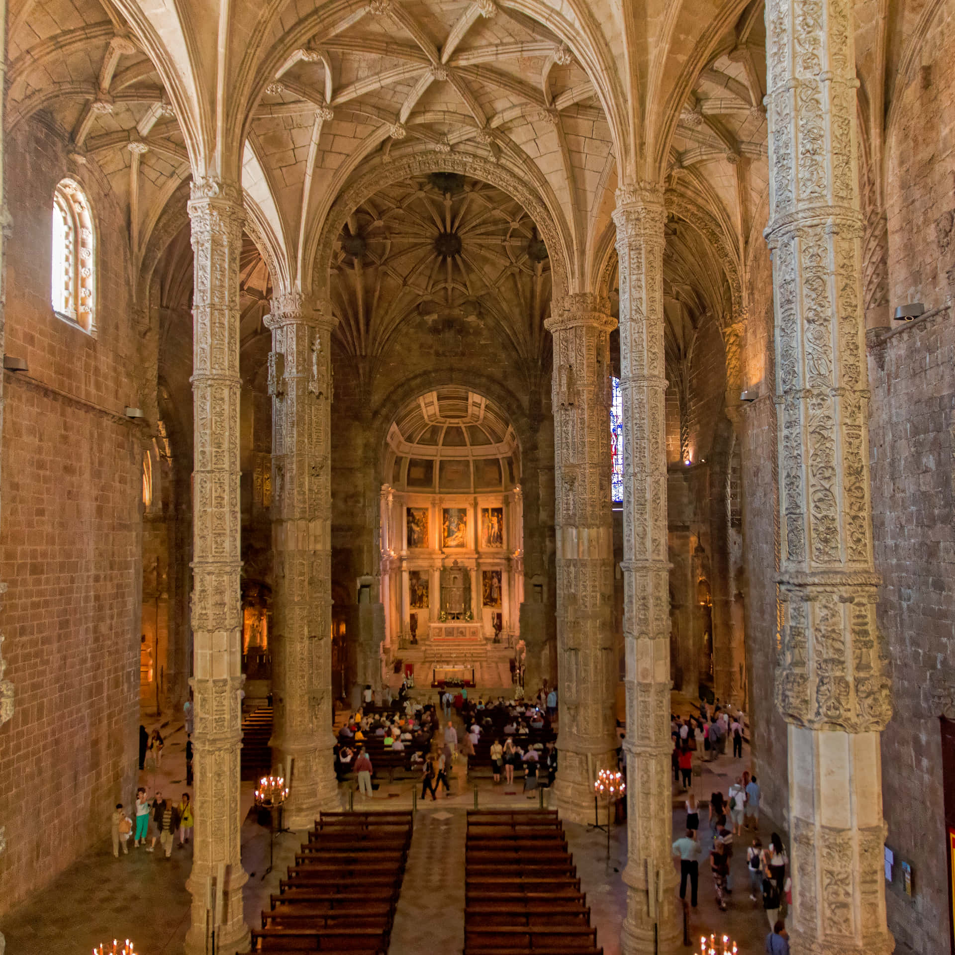 Mosteiro Dos Jeronimos Pews And Altar Background