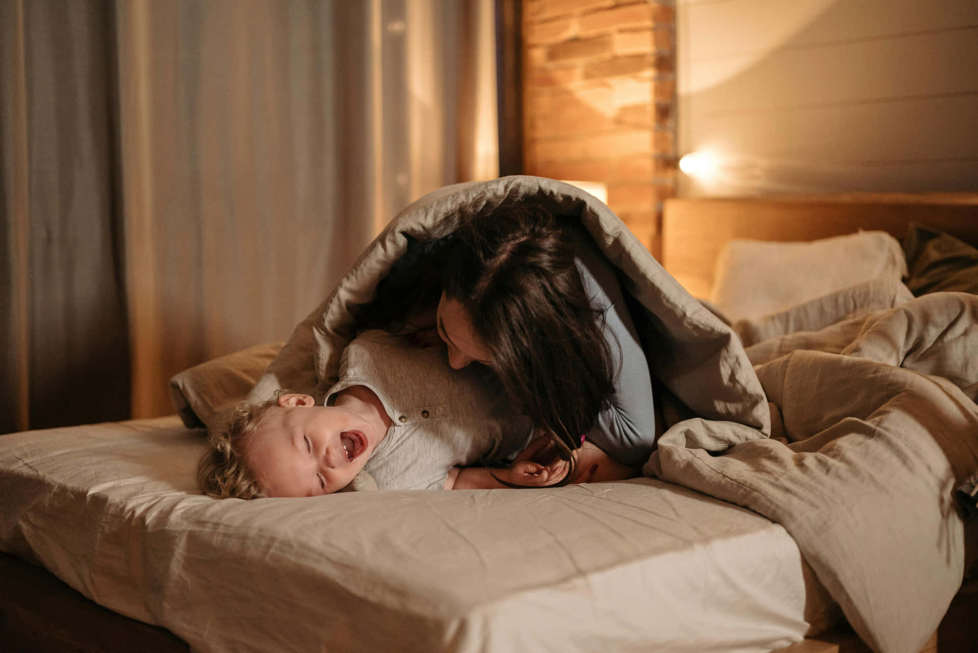Mother Child Bedtime Laughter.jpg Background