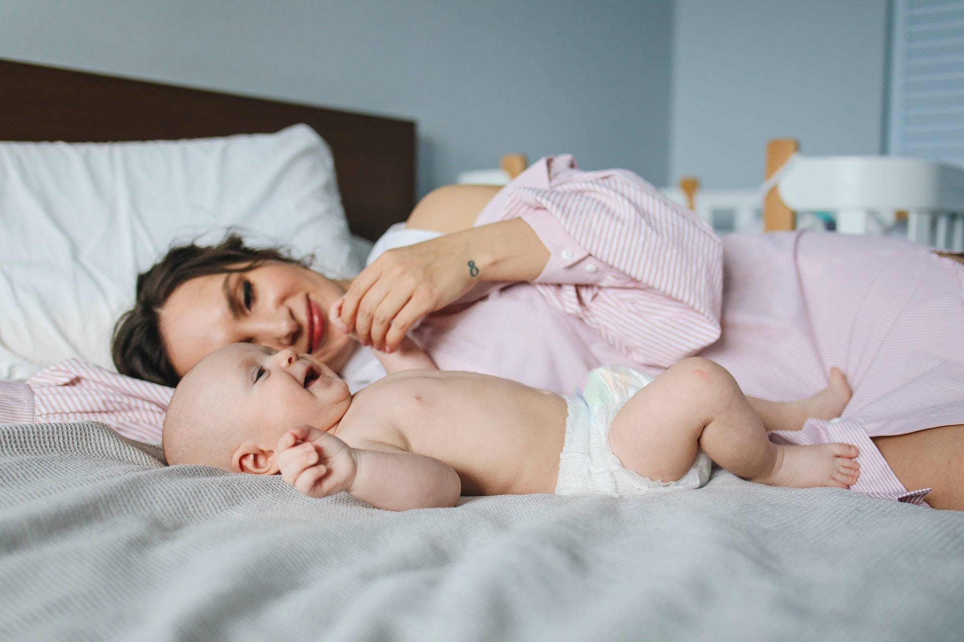 Mother Lying In Bed With Baby Love Background